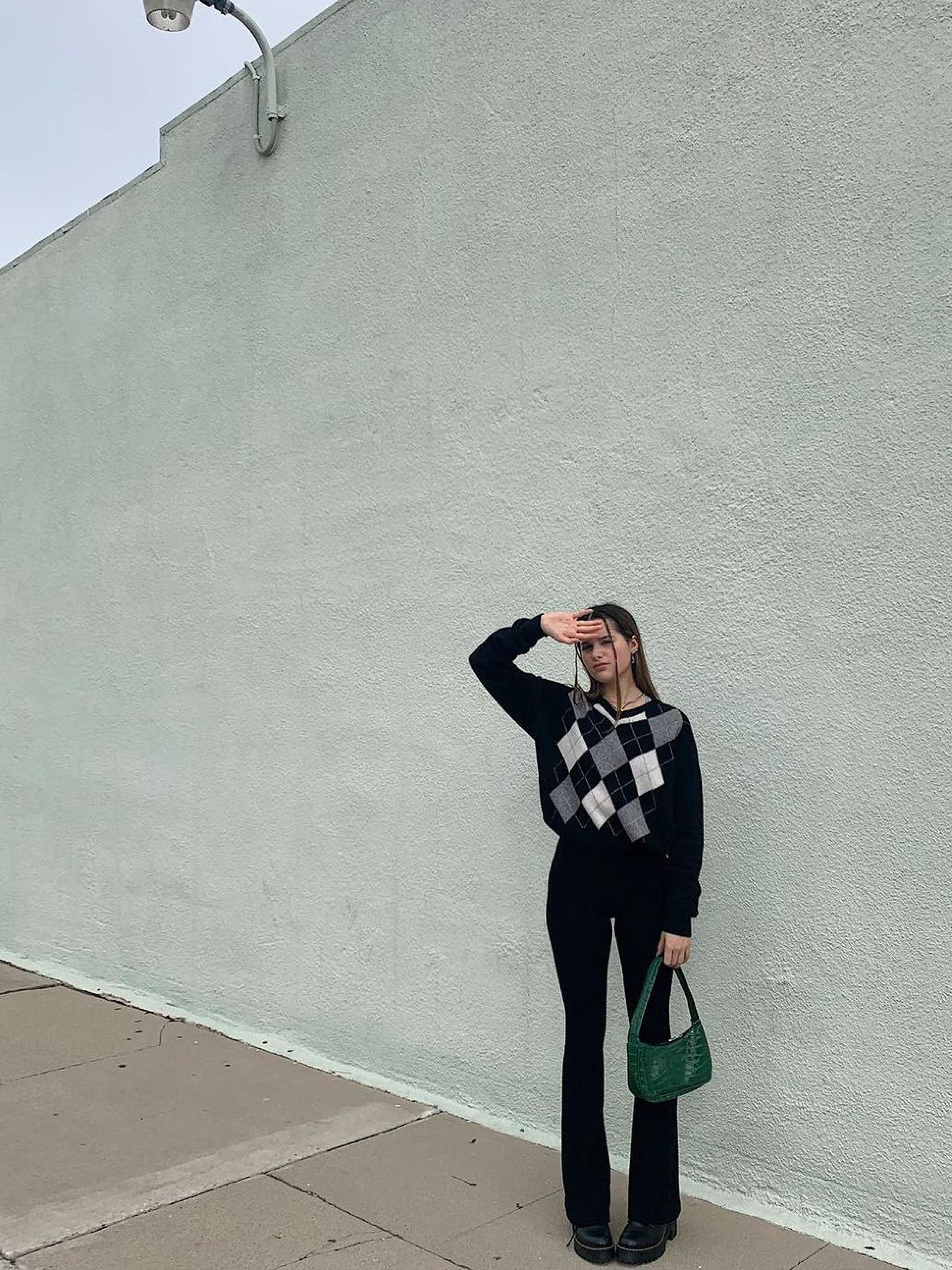 (W) Miu Miu Cashmere Sweater Marble Grey, (W) Miu Miu Leather Belt Black 착용 스타일 - 4