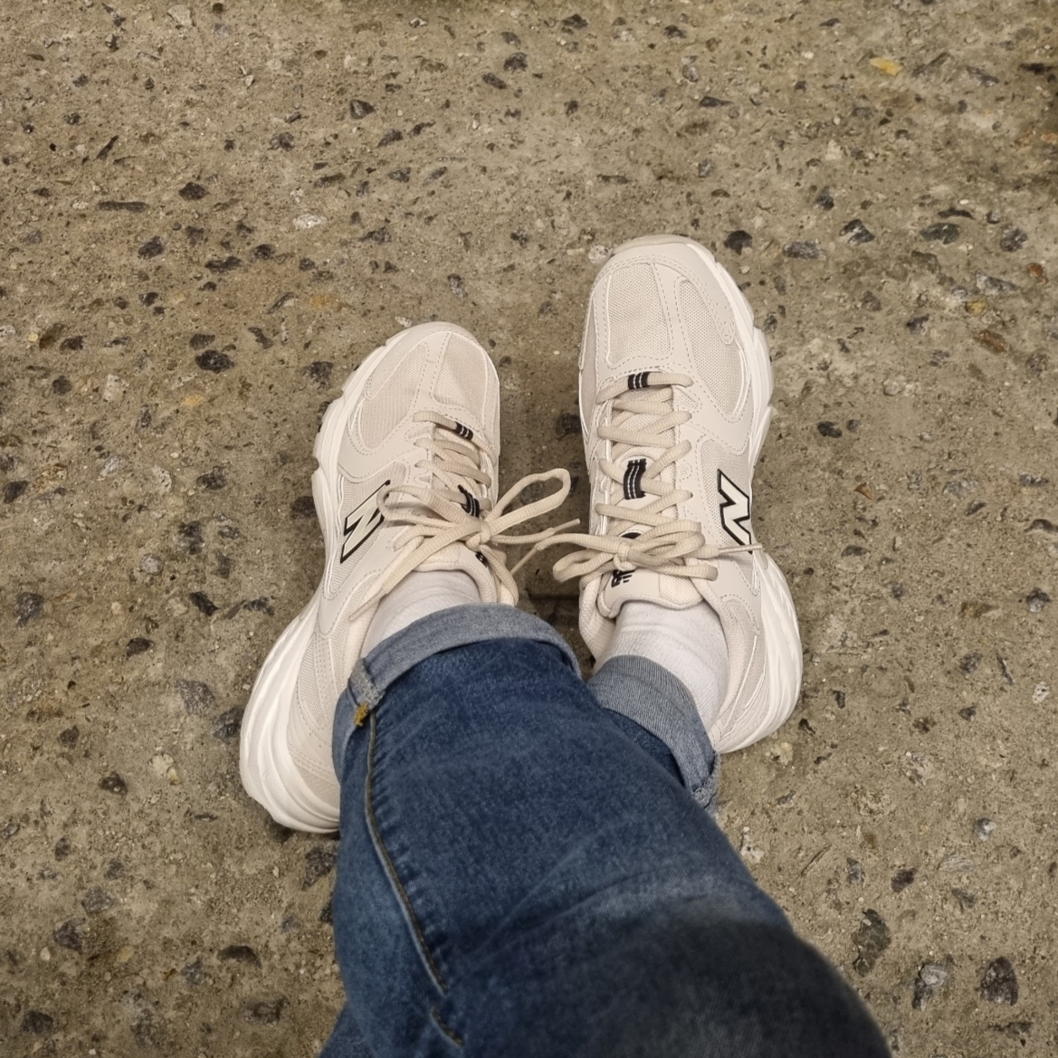 New Balance 530 Ivory 착용 스타일 - 2