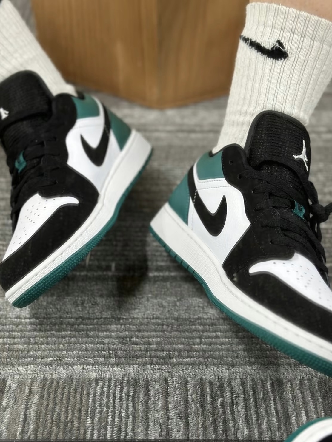 (GS) Jordan 1 Low Black Mystic Green 착용 스타일 - 2
