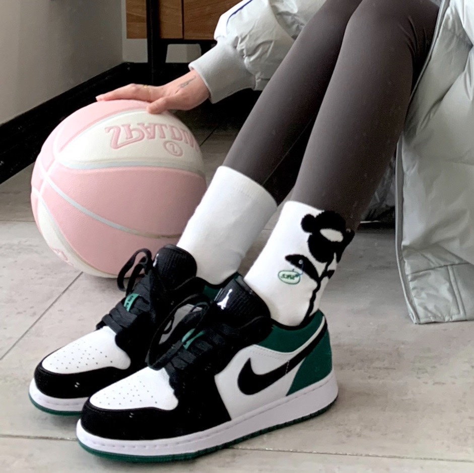 (GS) Jordan 1 Low Black Mystic Green 착용 스타일 - 2