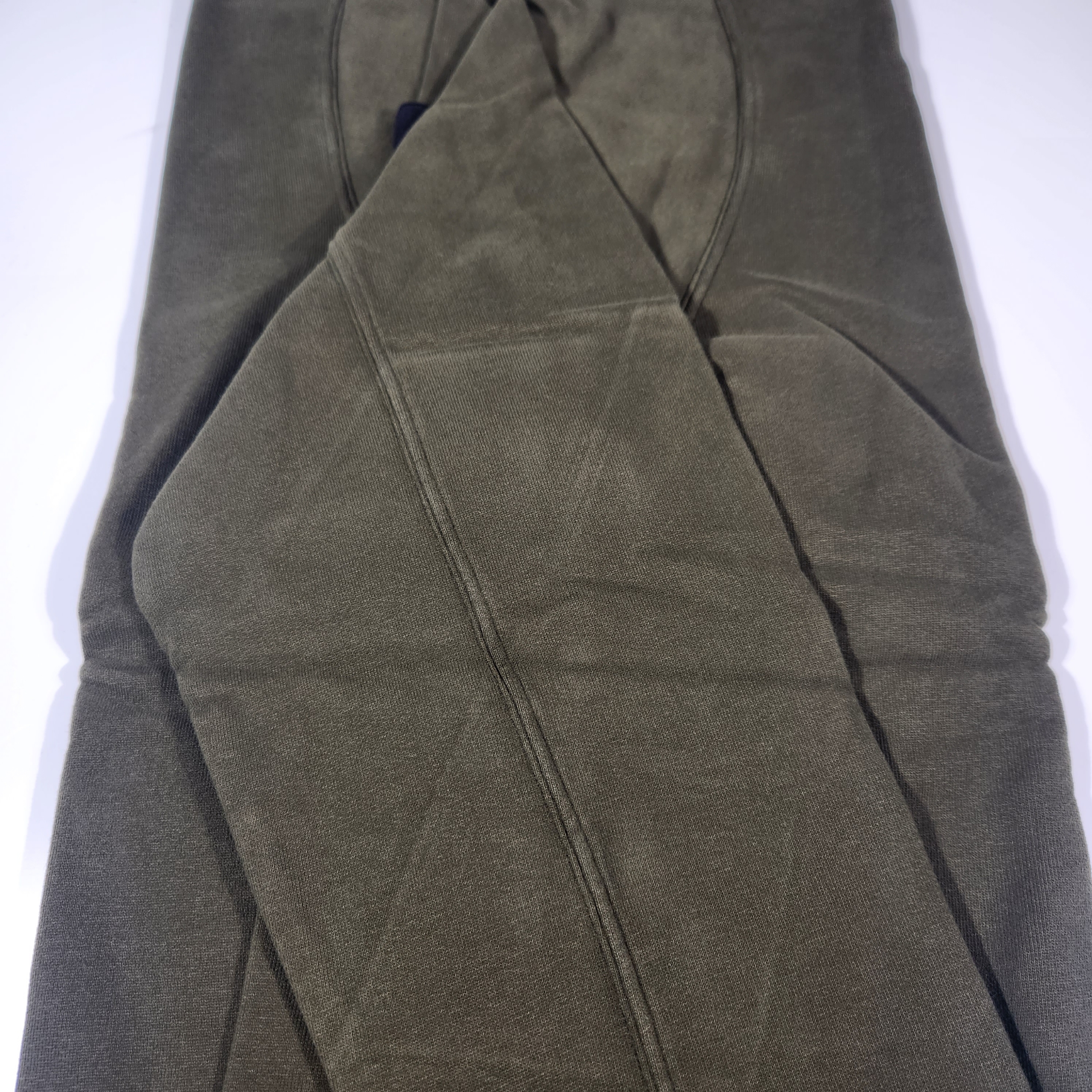 Stone Island 62420 Brushed Cotton Fleece Garment Dyed Crewneck Sweatshirt Olive Green - 23FW 착용 스타일 - 2