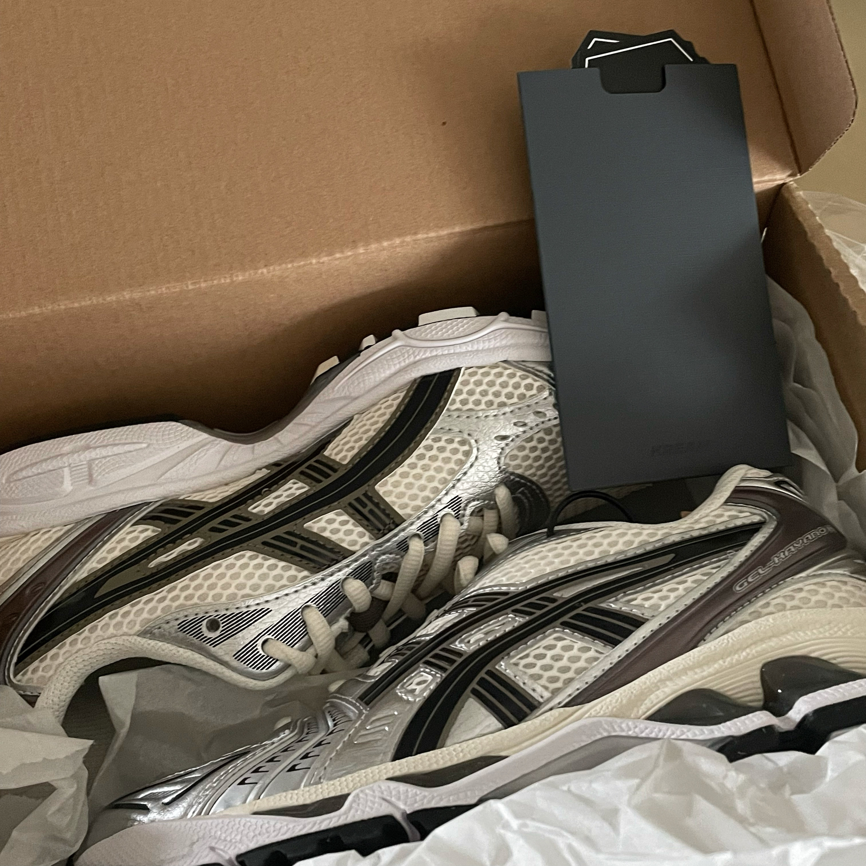 Asics Gel-Kayano 14 Cream Black 착용 스타일