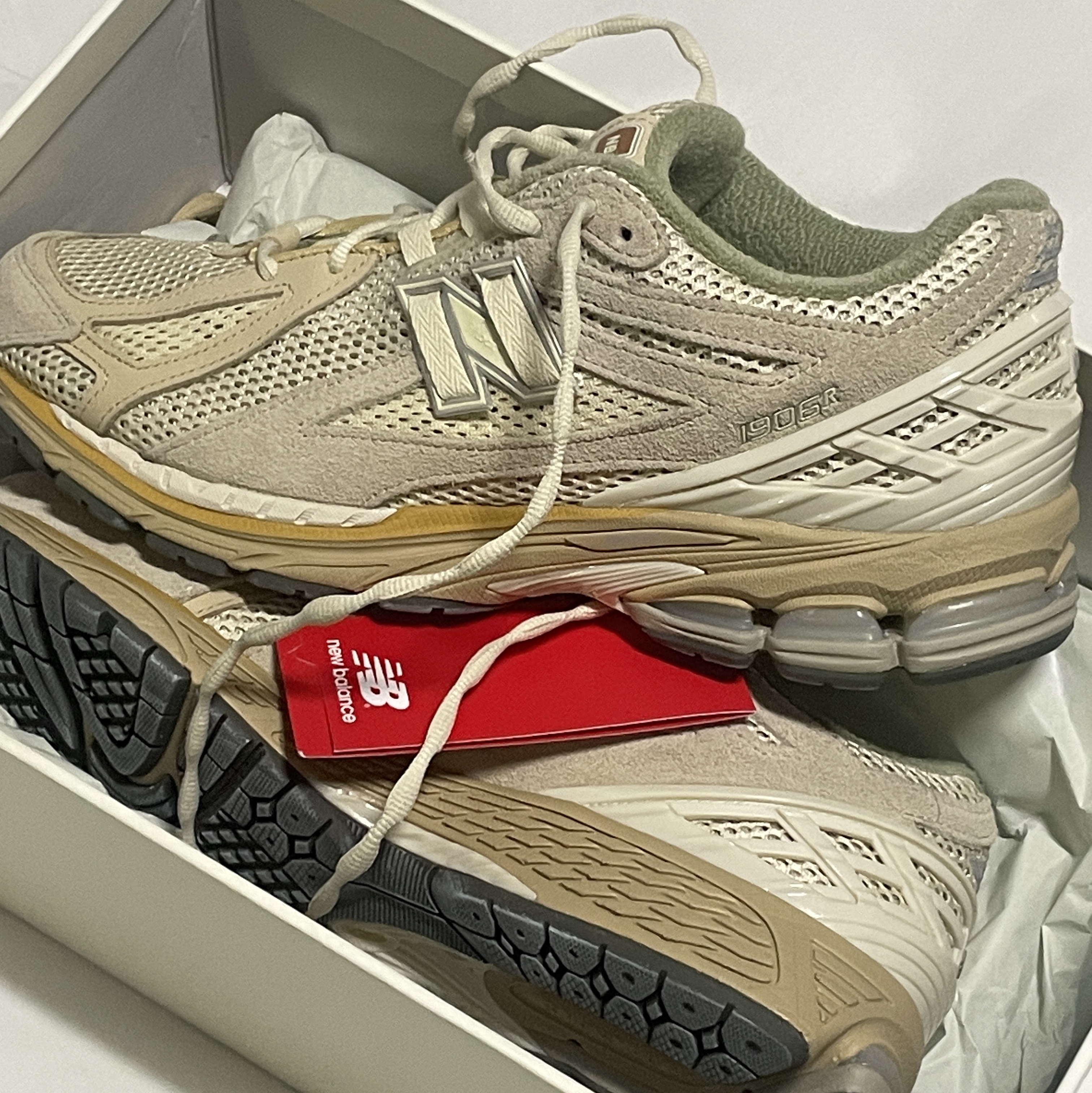 New Balance x Auralee 1906R Bone White 착용 스타일 - 1