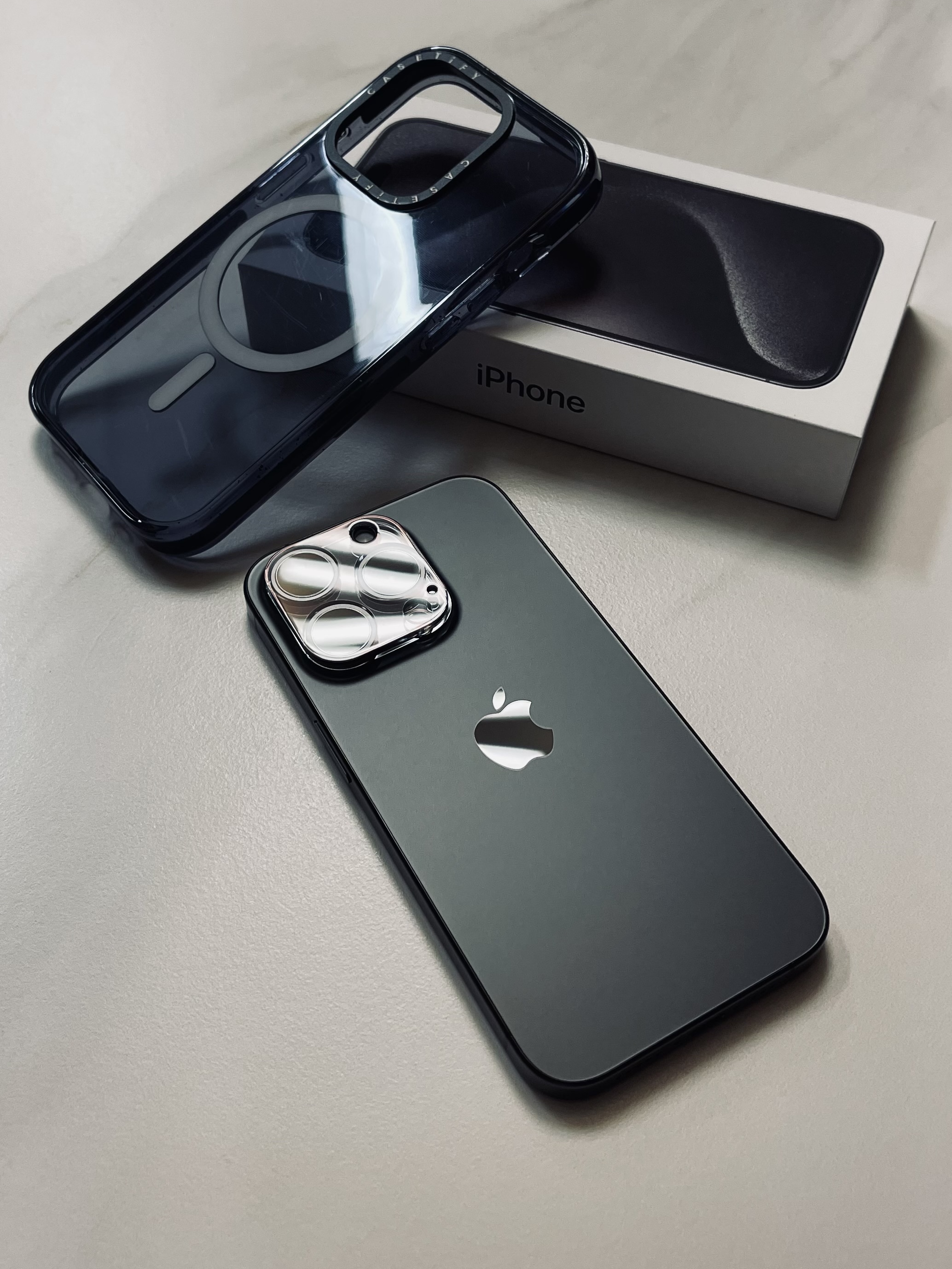 Apple iPhone 15 Pro 512GB Black Titanium (Korean Ver.), Apple iPhone 15 Pro 1TB Black Titanium (Korean Ver.) 착용 스타일