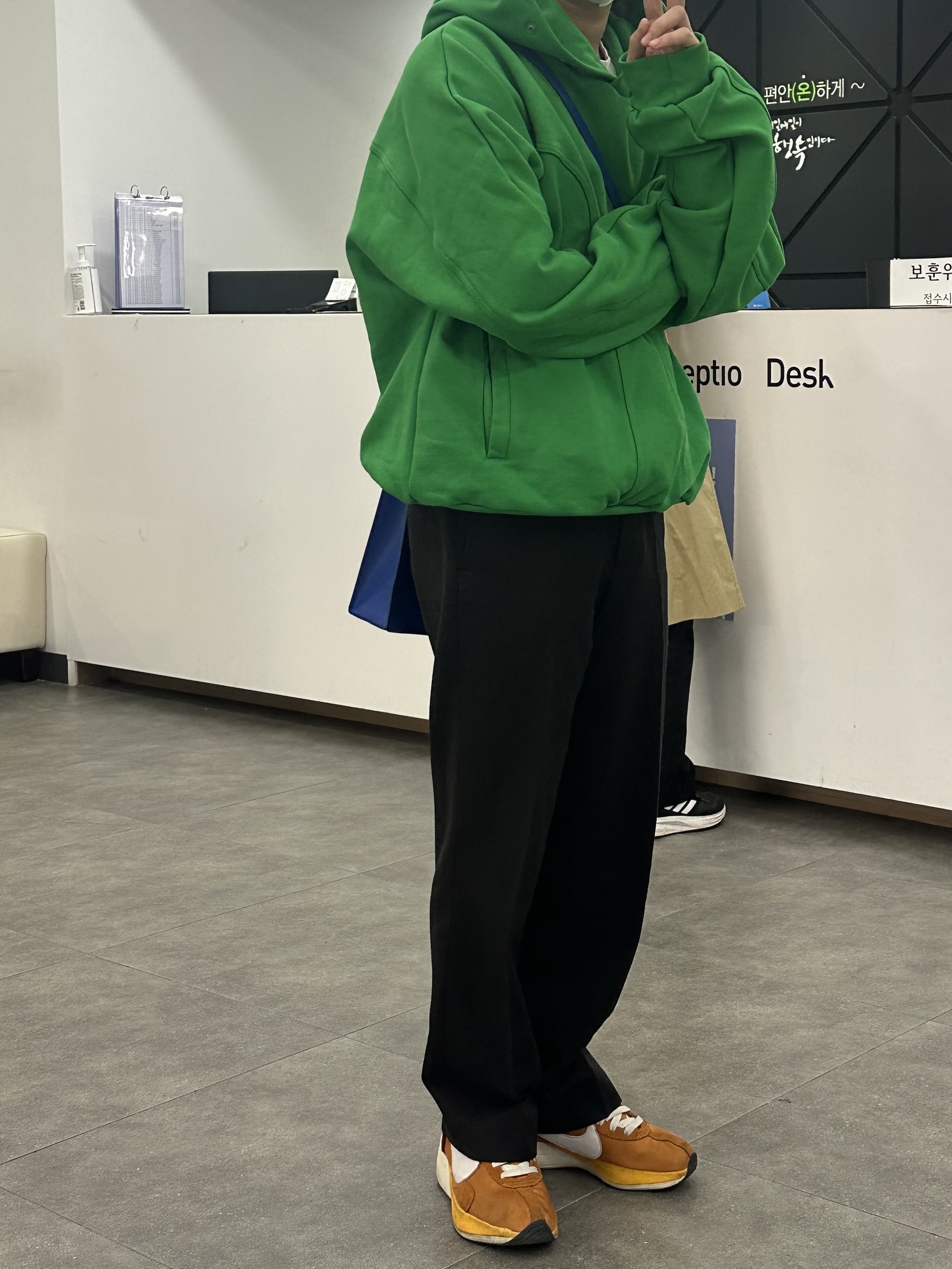 Ader Error Shopper Bag Blue, Grailz Geometry Hoodie Celtic Green 착용 스타일 - 1