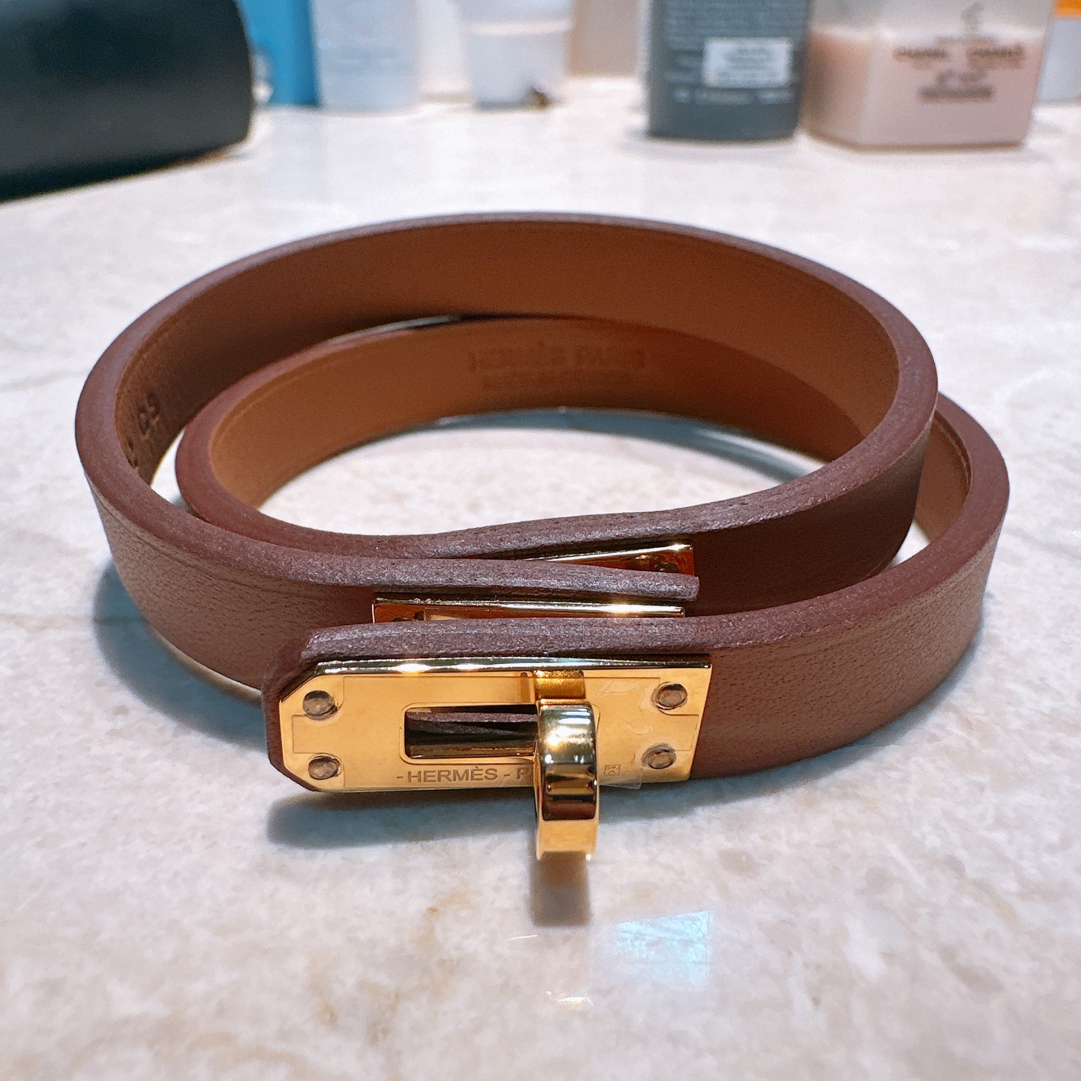 (W) Hermes Mini Kelly Double Tour Bracelet Swift Gold & Gold 착용 스타일 - 2