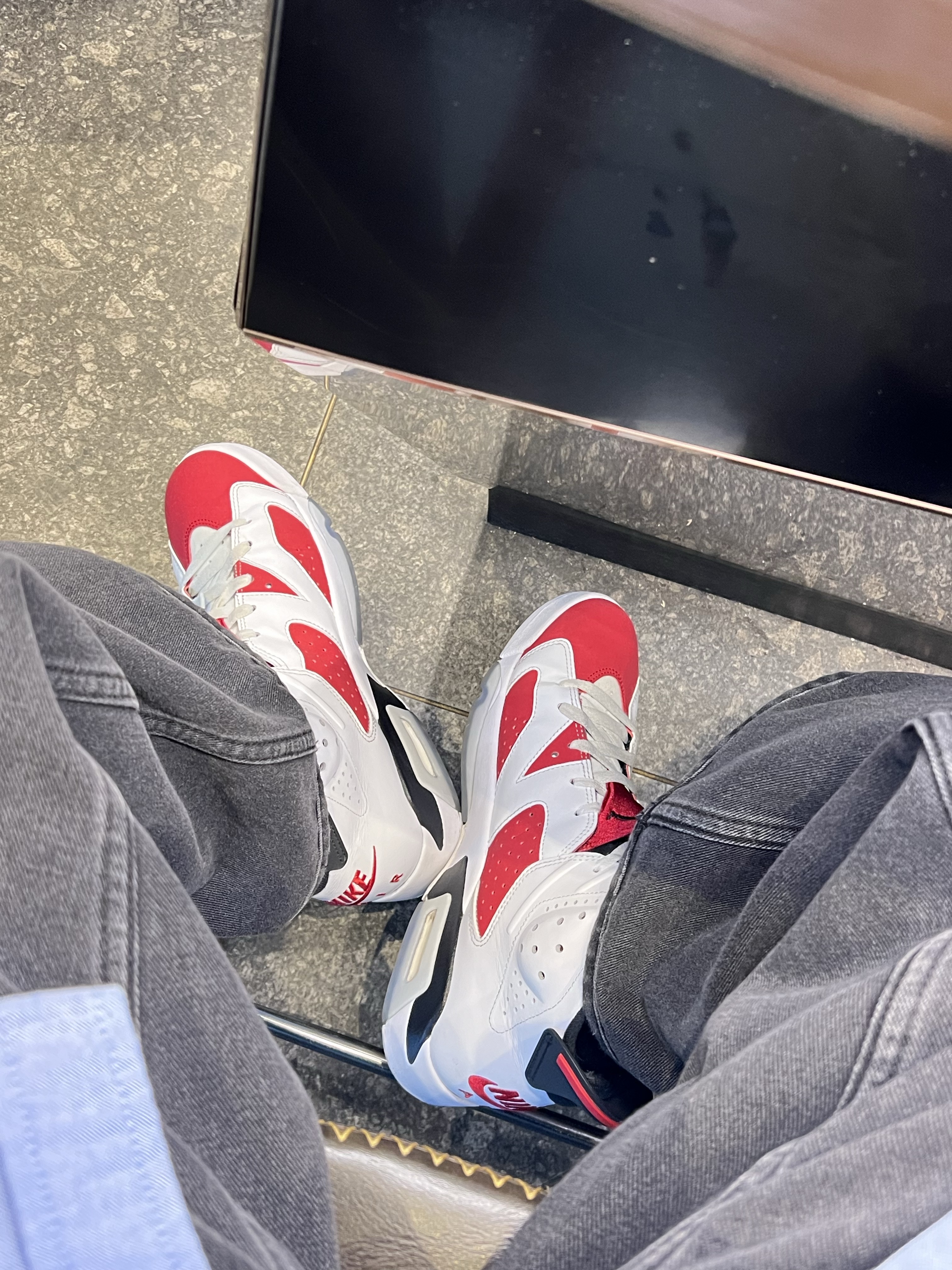 Jordan 6 Retro Carmine 2021 착용 스타일 - 1