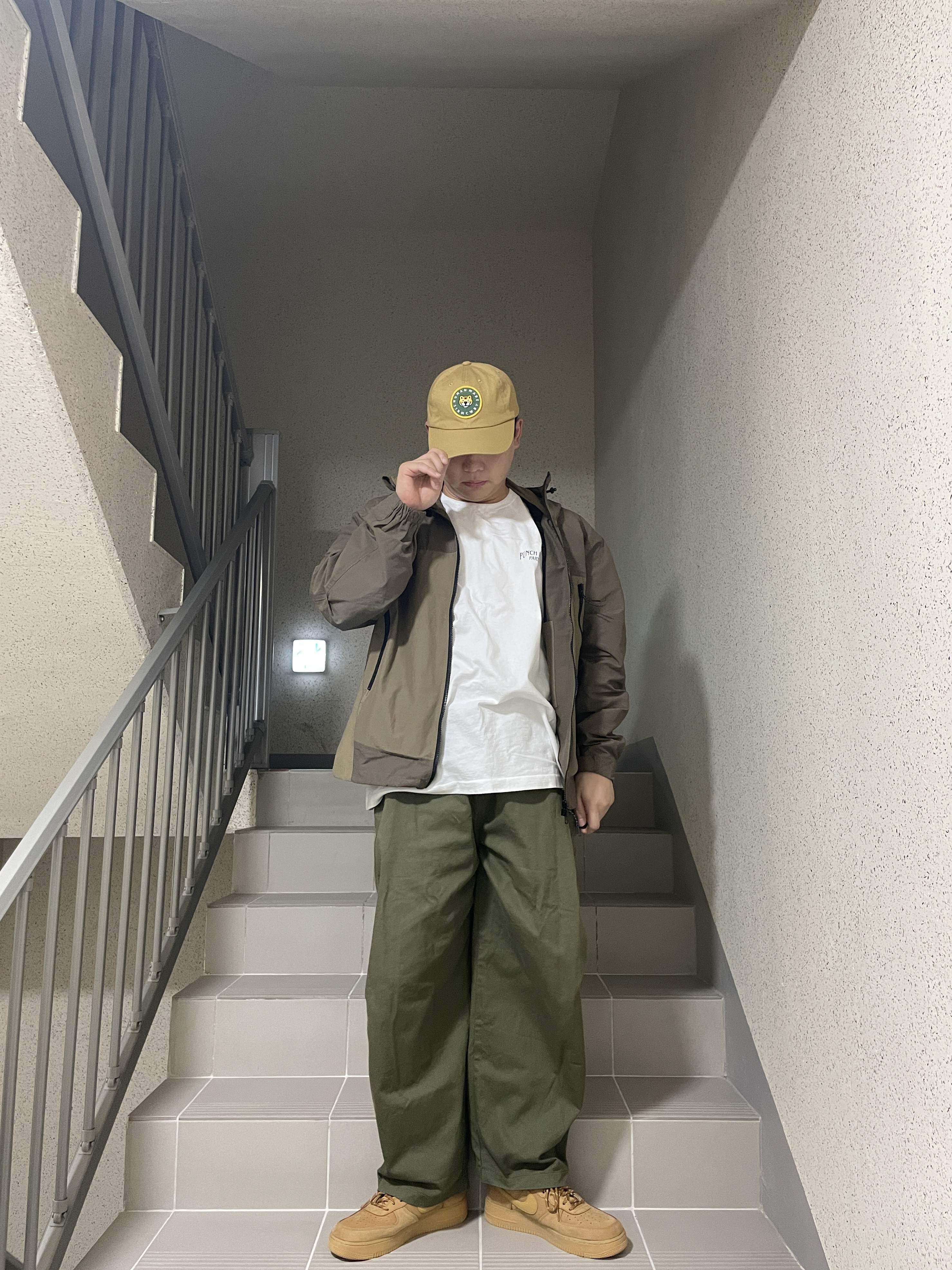 Nike Air Force 1 '07 WB Flax 착용 스타일 - 1