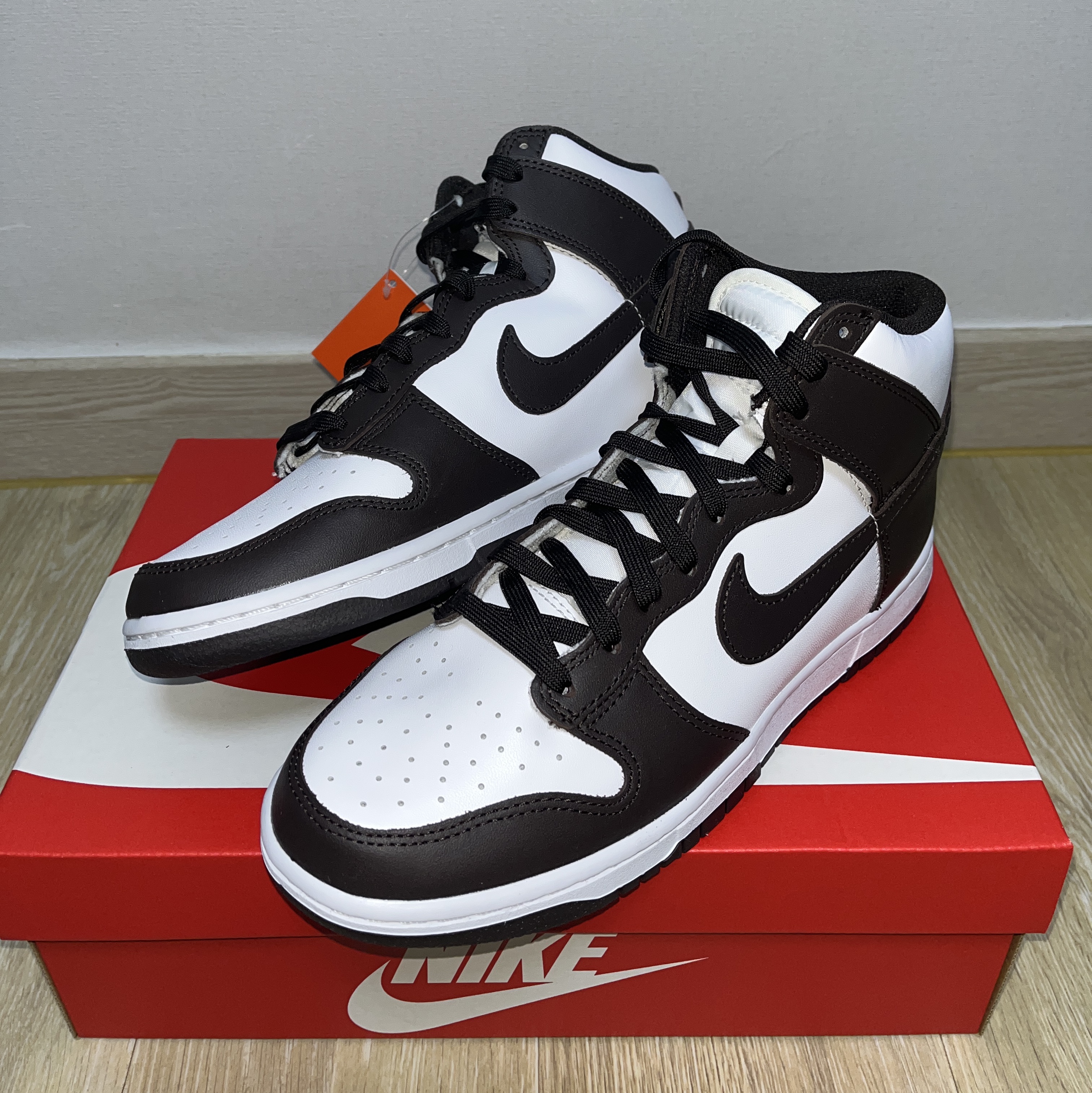 Nike Dunk High Retro White Velvet Brown 착용 스타일 - 1