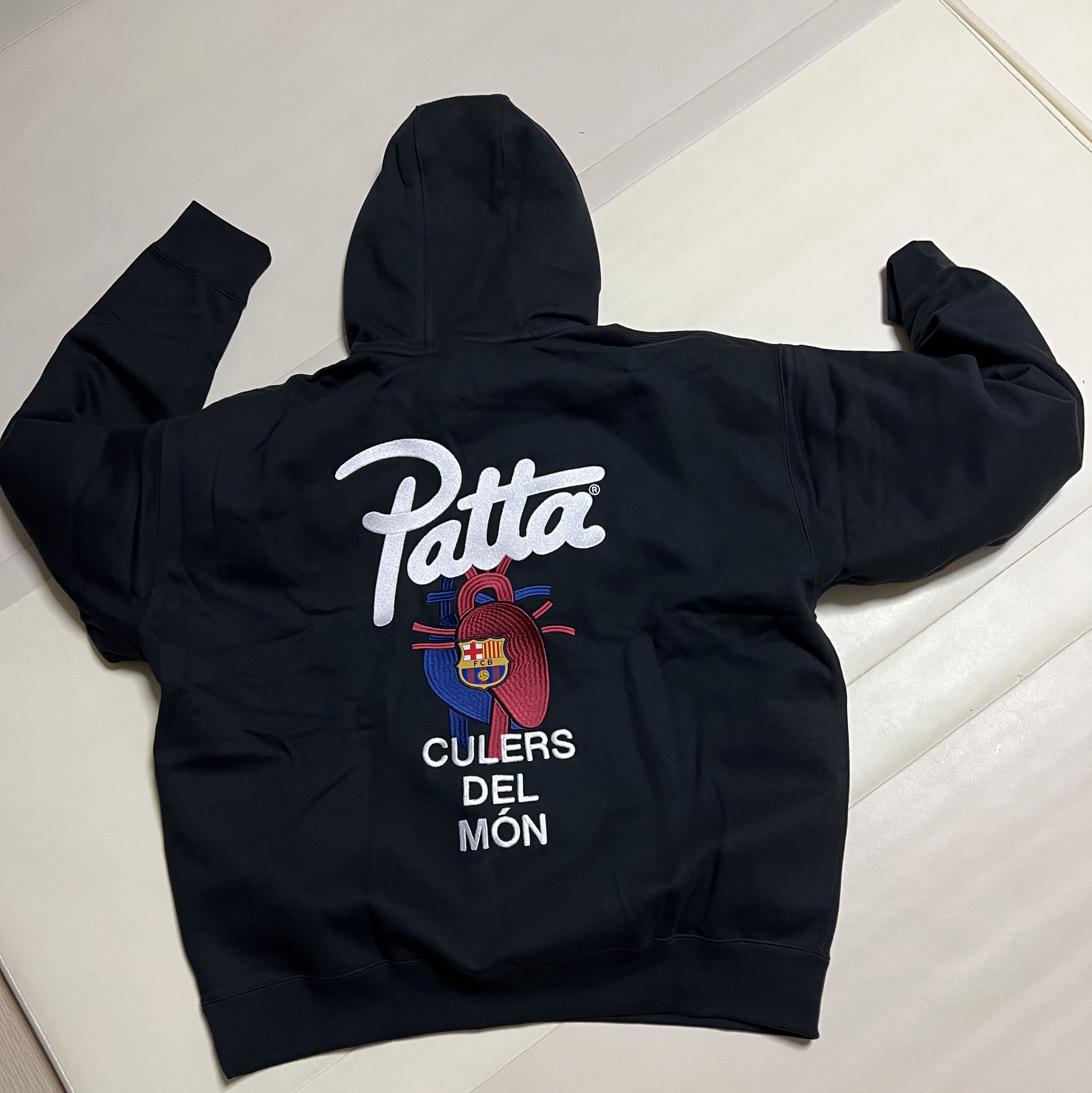 Nike x Patta x FC Barcelona Solo Swoosh Hoodie Culers del Món (FD4147-010) 착용 스타일