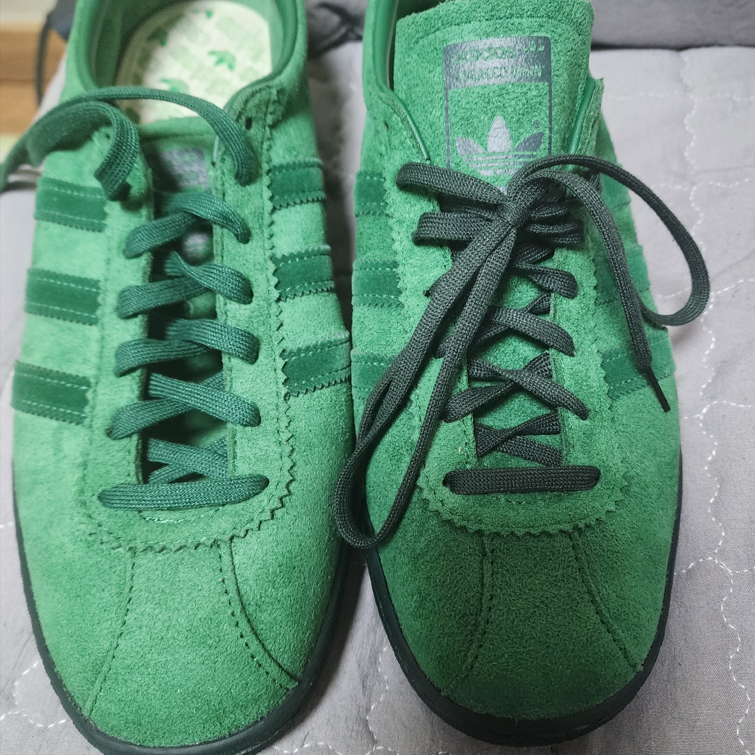 Adidas Tobacco Gruen Dark Green 착용 스타일 - 3