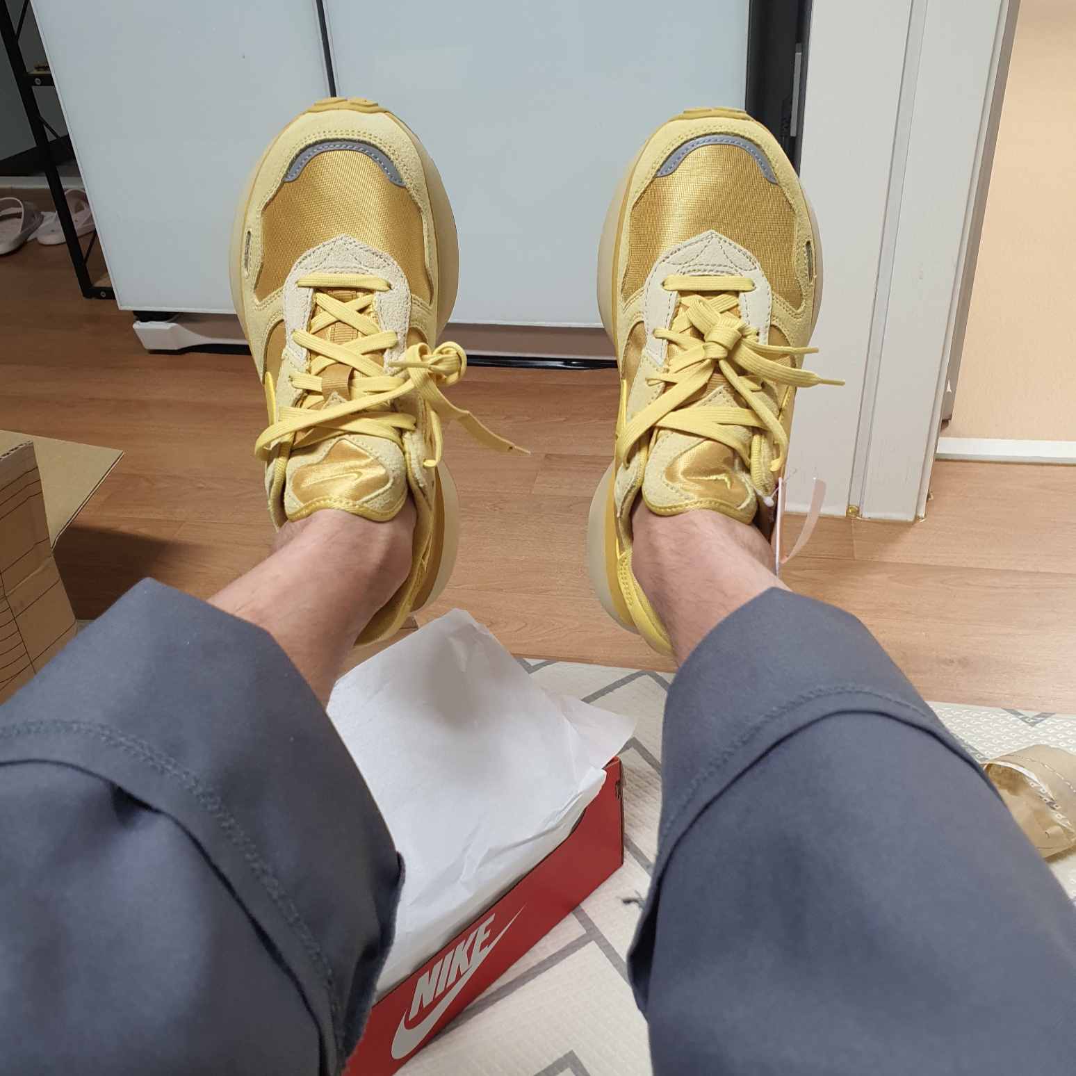 (W) Nike Phoenix Waffle Wheat Gold 착용 스타일 - 2