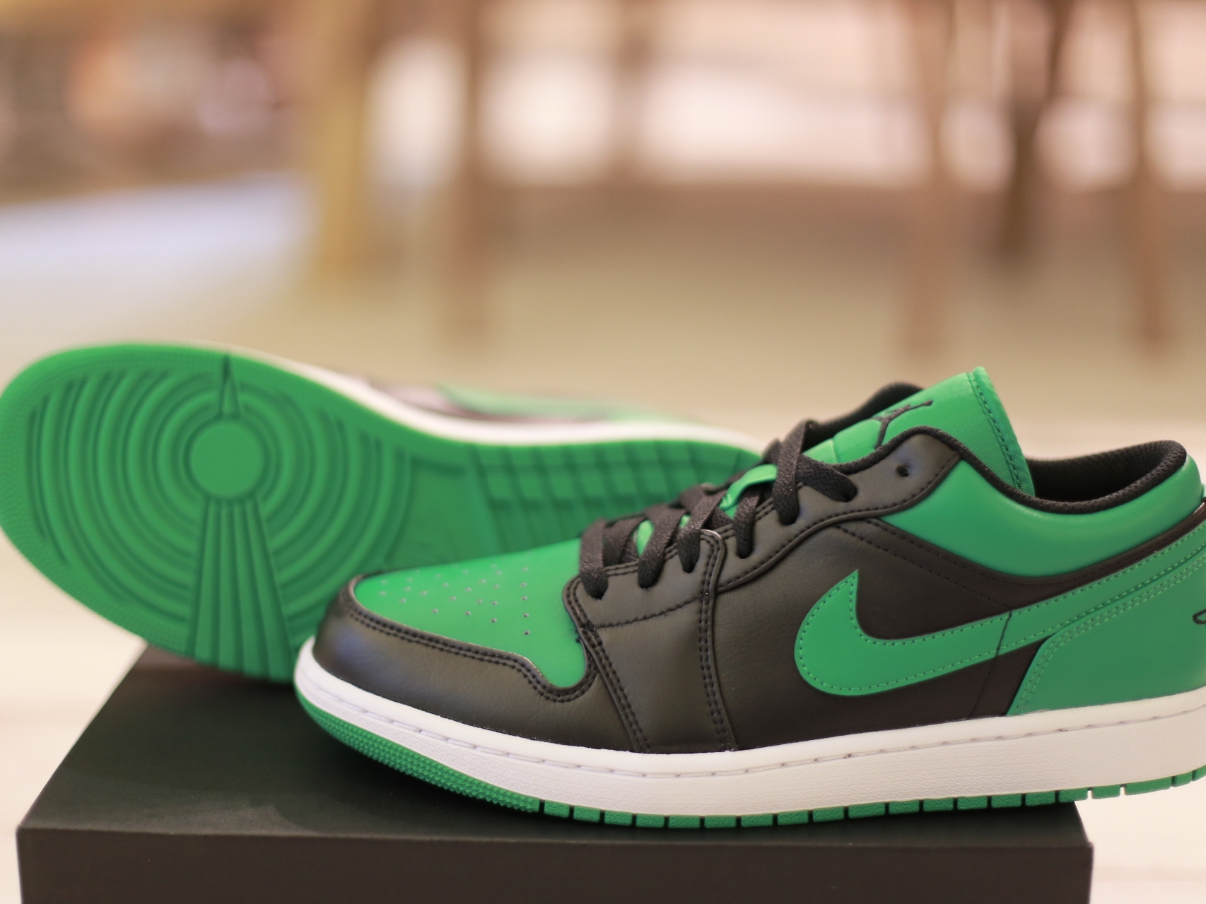 Jordan 1 Low Lucky Green 착용 스타일 - 4