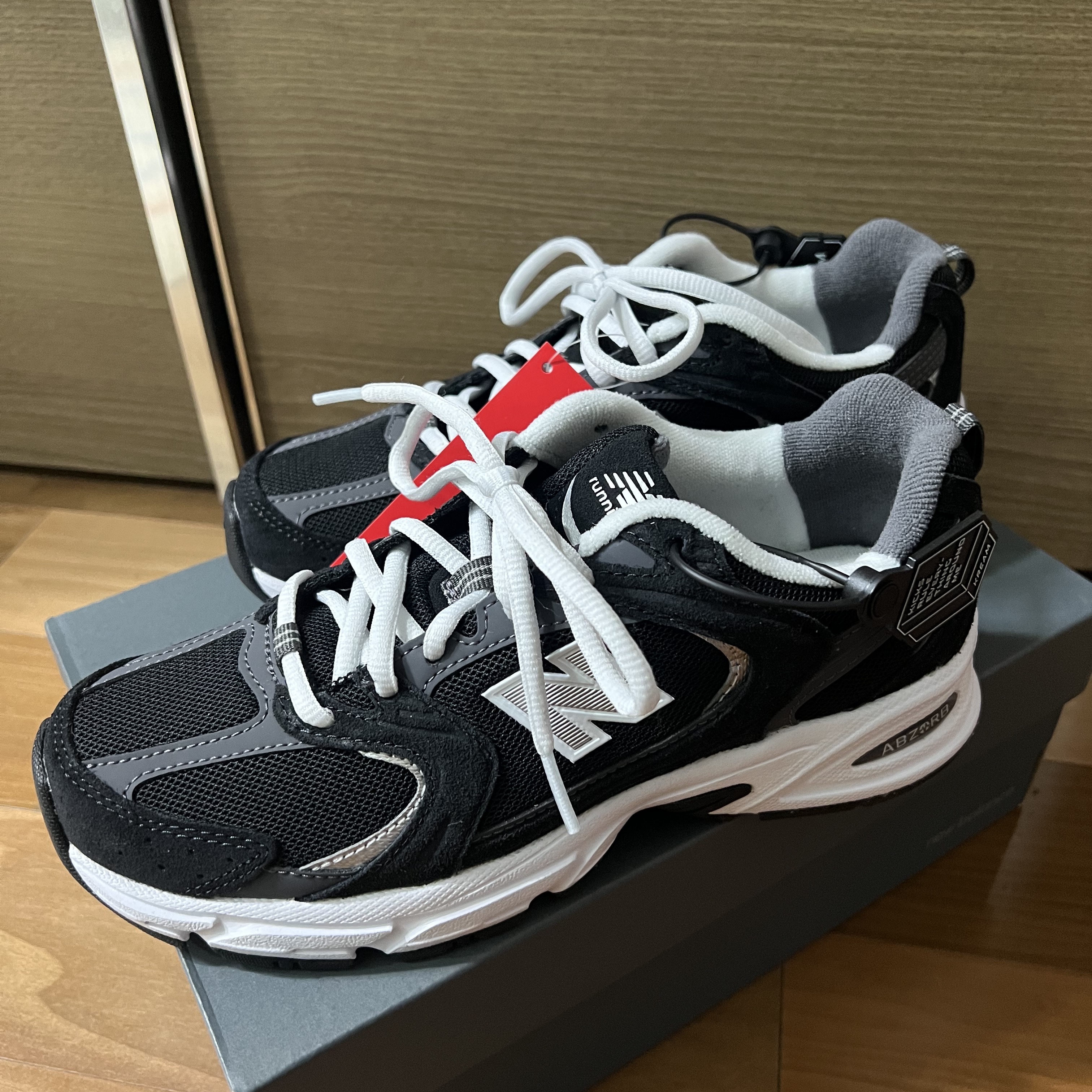 New Balance 530 Classic Black 착용 스타일