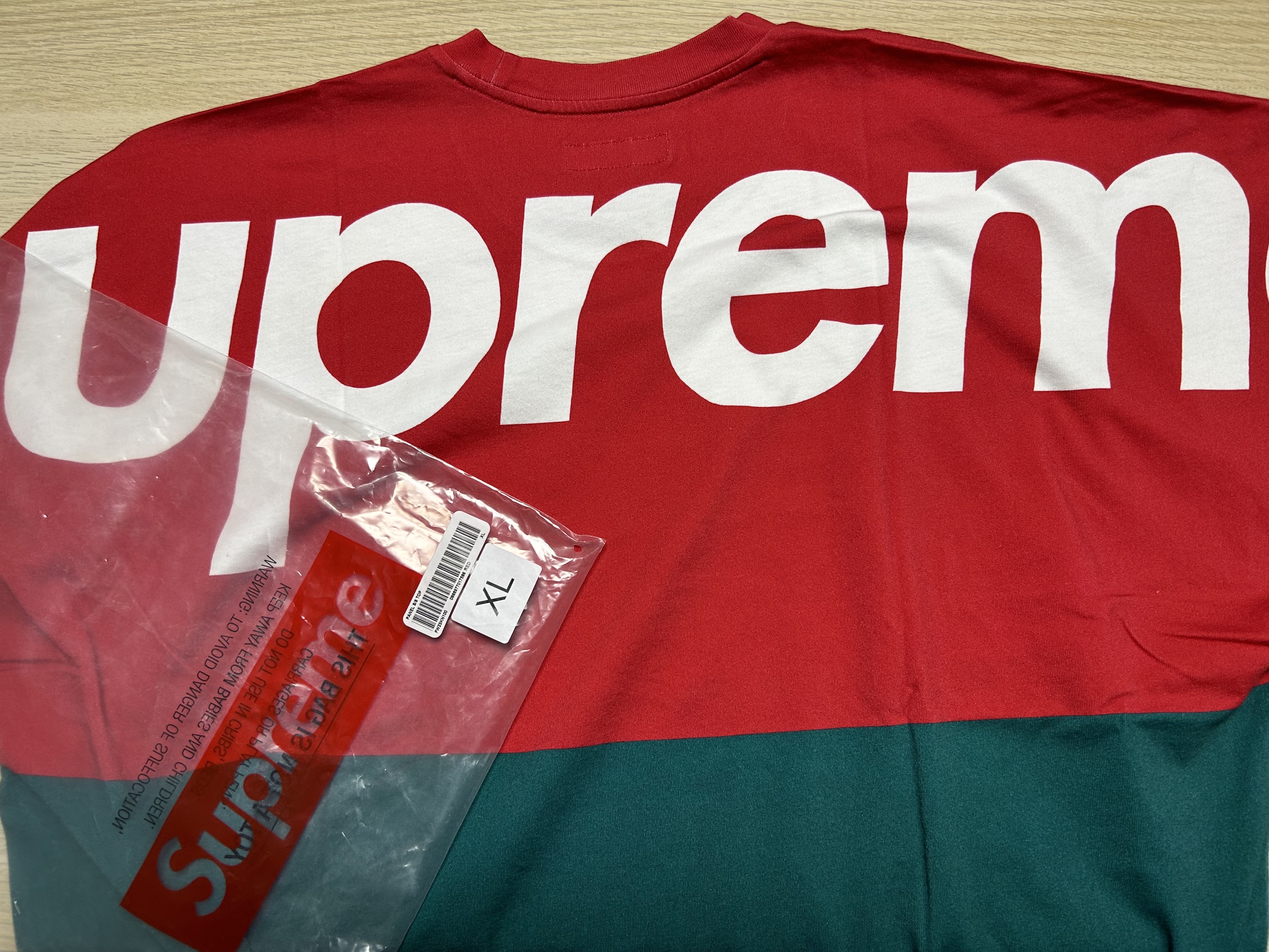Supreme Split S/S Top Red - 23FW 착용 스타일