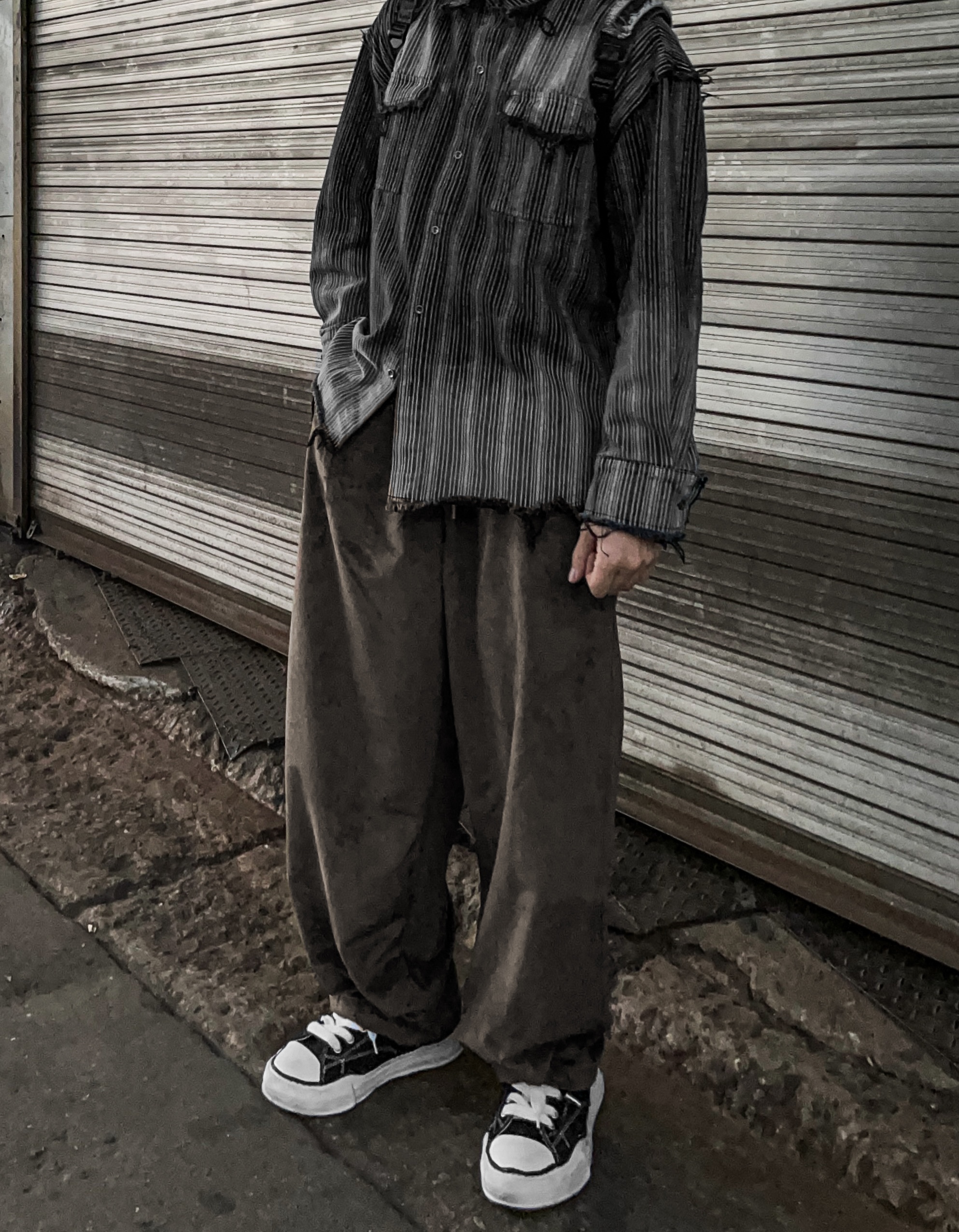Maison Mihara Yasuhiro Peterson OG Sole Canvas Low Sneakers Black 착용 스타일 - 1