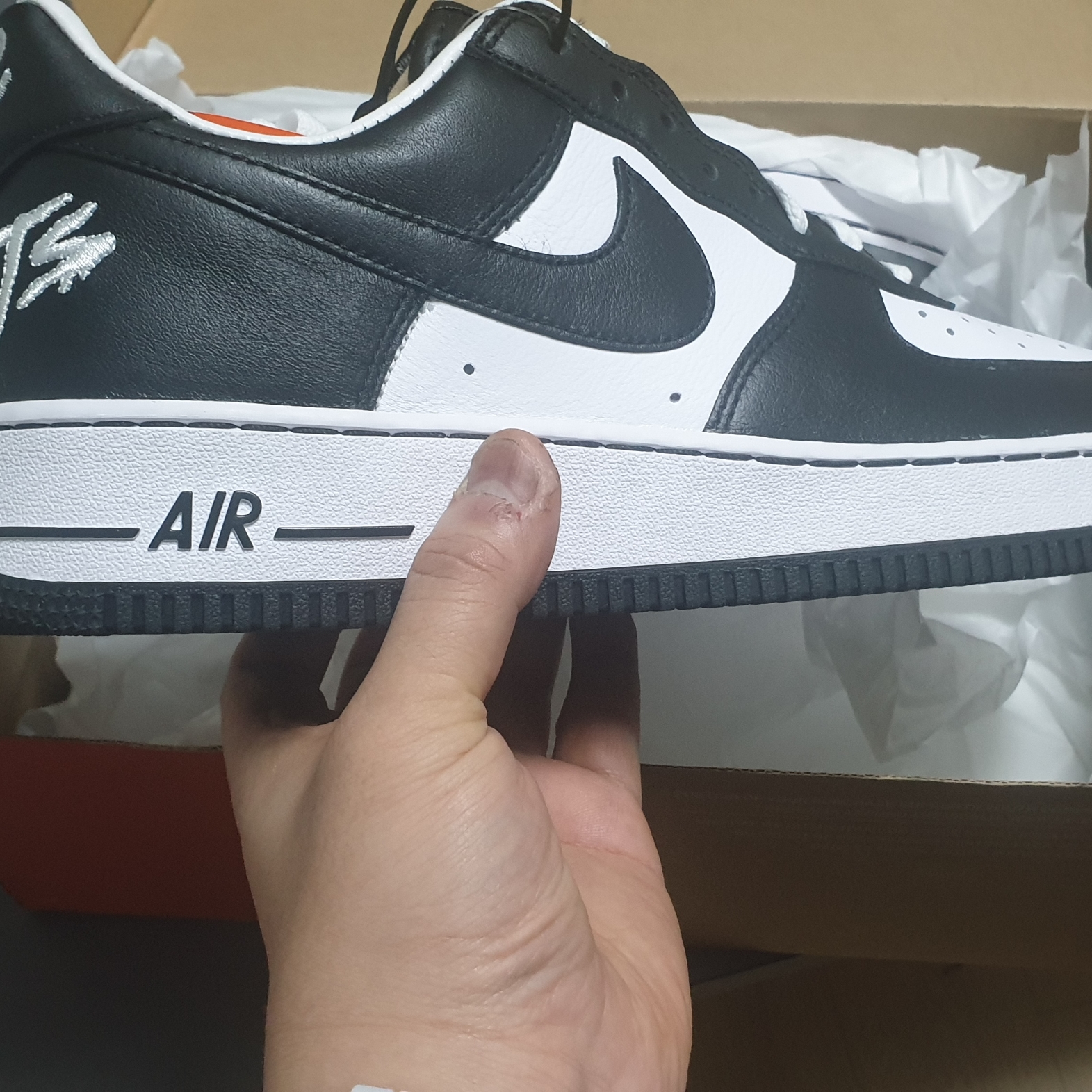 Nike x Terror Squad Air Force 1 Low QS Blackout 착용 스타일