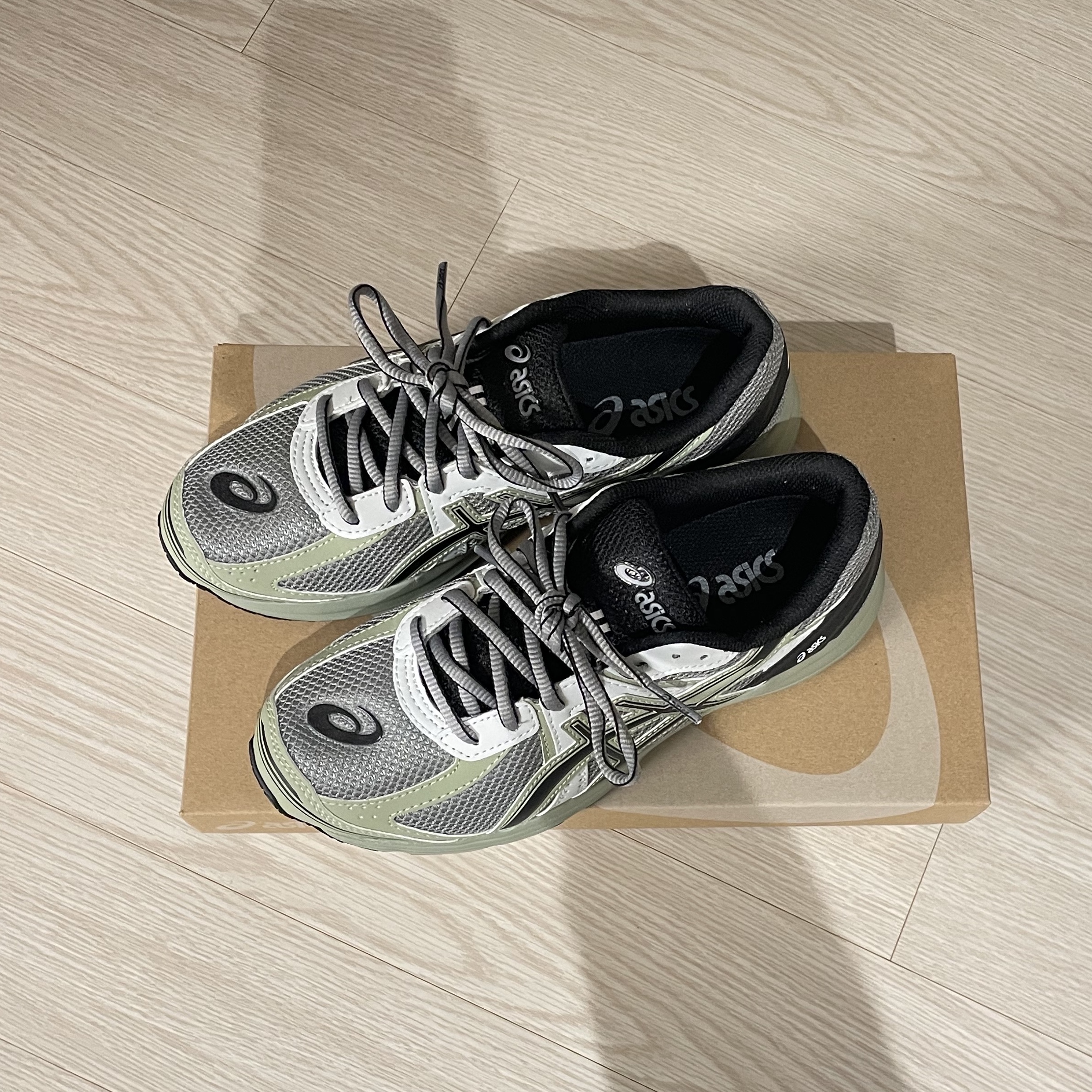 Asics Jog 100 S Sheet Rock - 2E Wide 착용 스타일