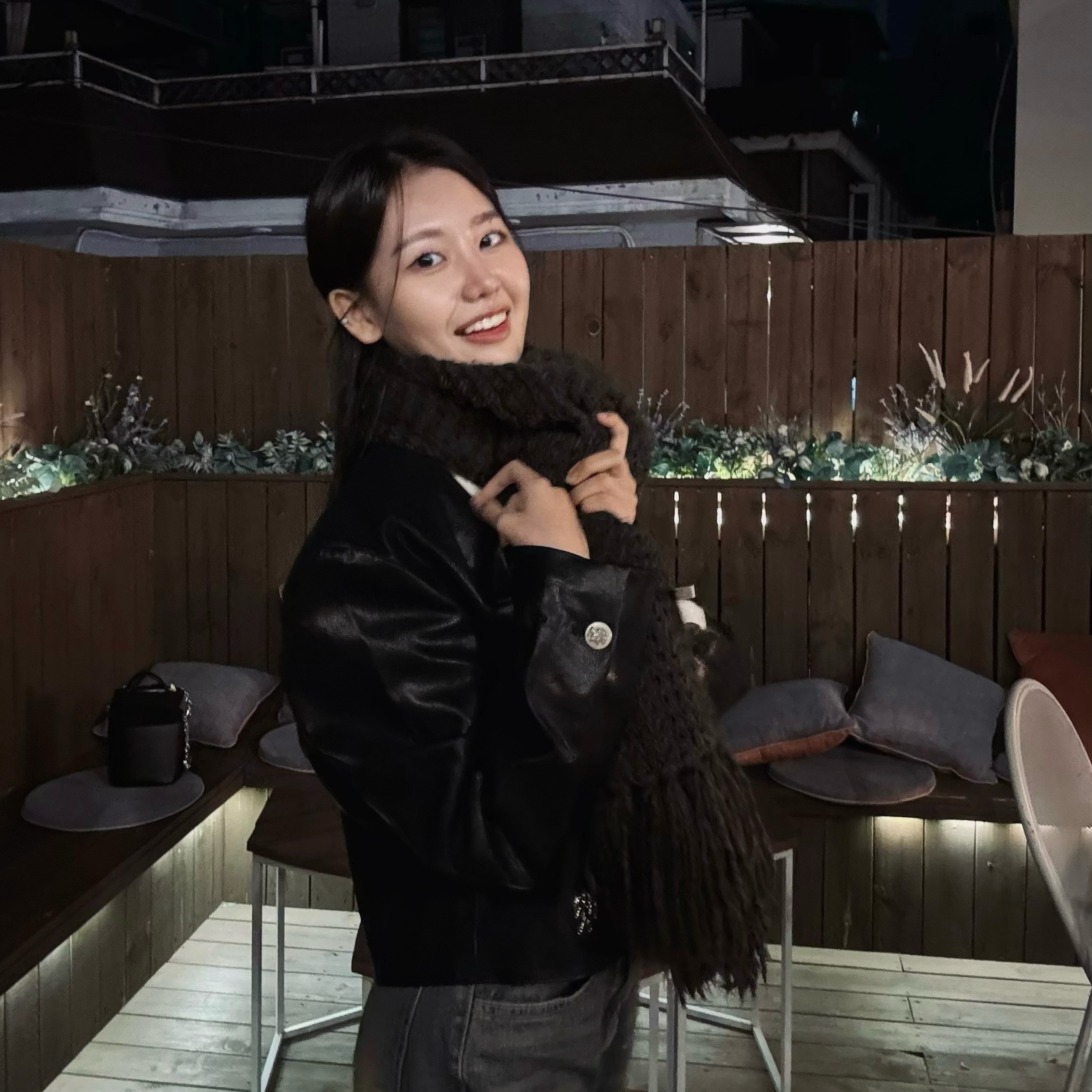 Maison Margiela 5AC Bucket Bag Black 착용 스타일 - 2