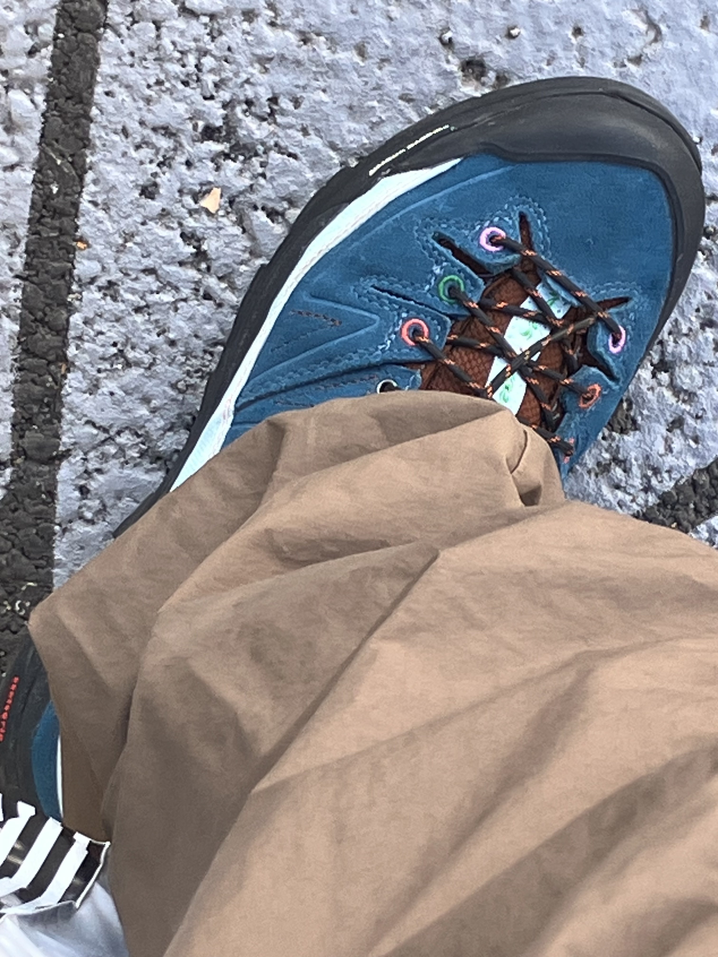 Salomon x The Broken Arm X-Desalpes GTX for TBA Blue 착용 스타일