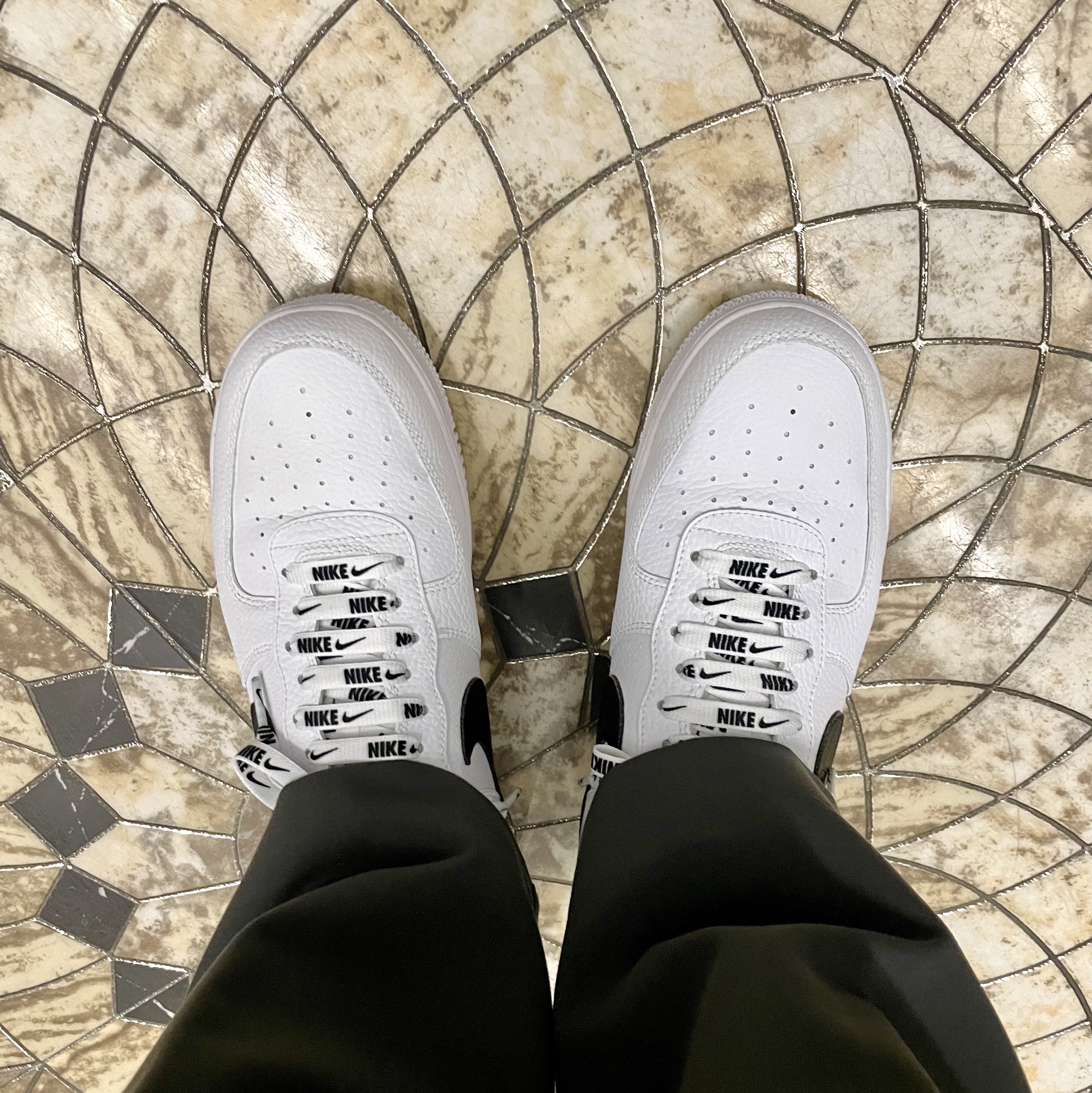 Nike Air Force 1 '07 White Black 착용 스타일