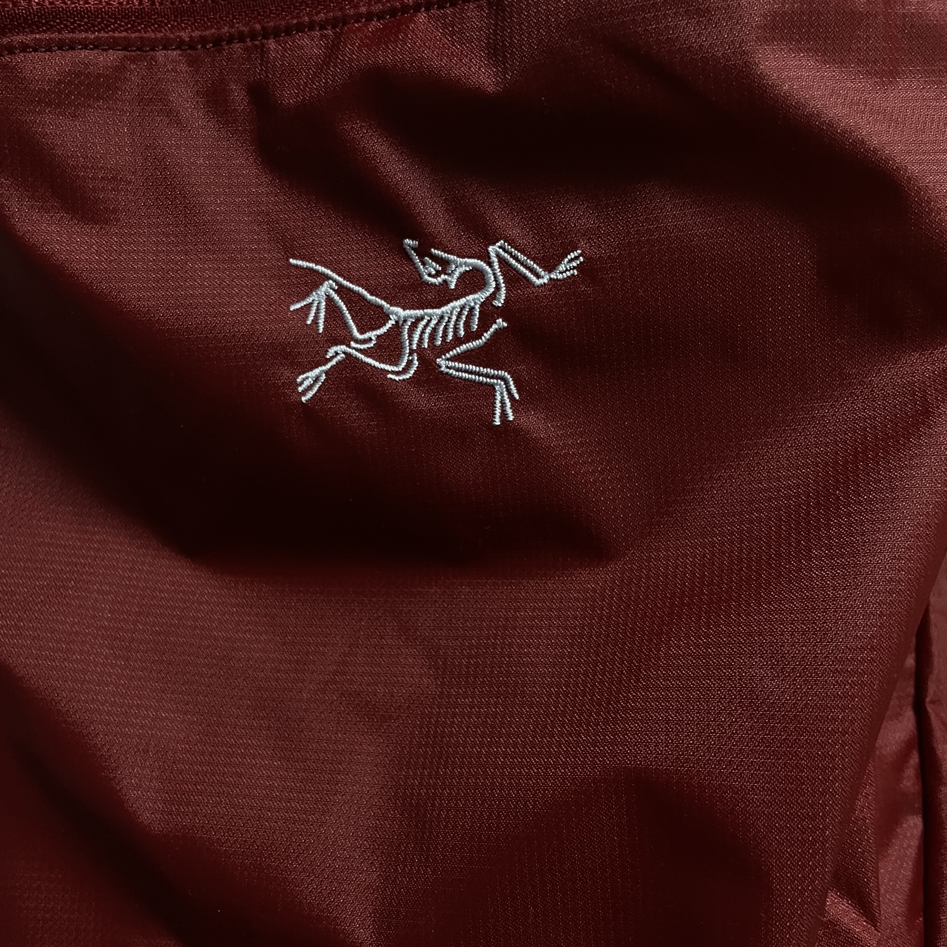 Arc'teryx Heliad 15 Backpack Bordeaux 착용 스타일
