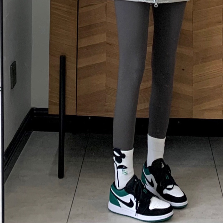(GS) Jordan 1 Low Black Mystic Green 착용 스타일 - 1