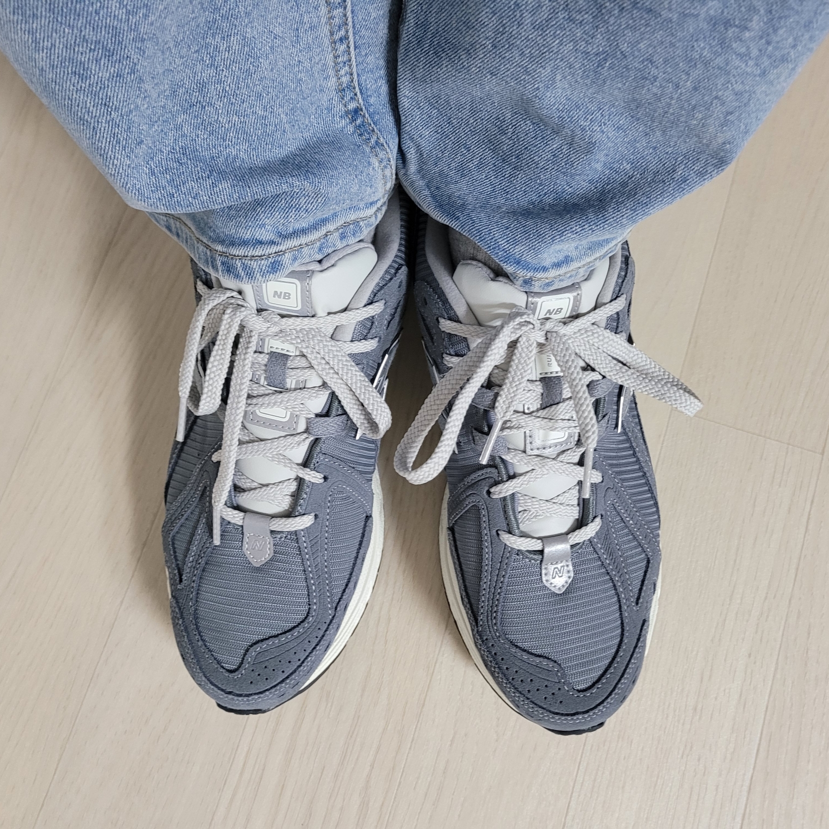 New Balance 1906R Titanium Grey Matter 착용 스타일
