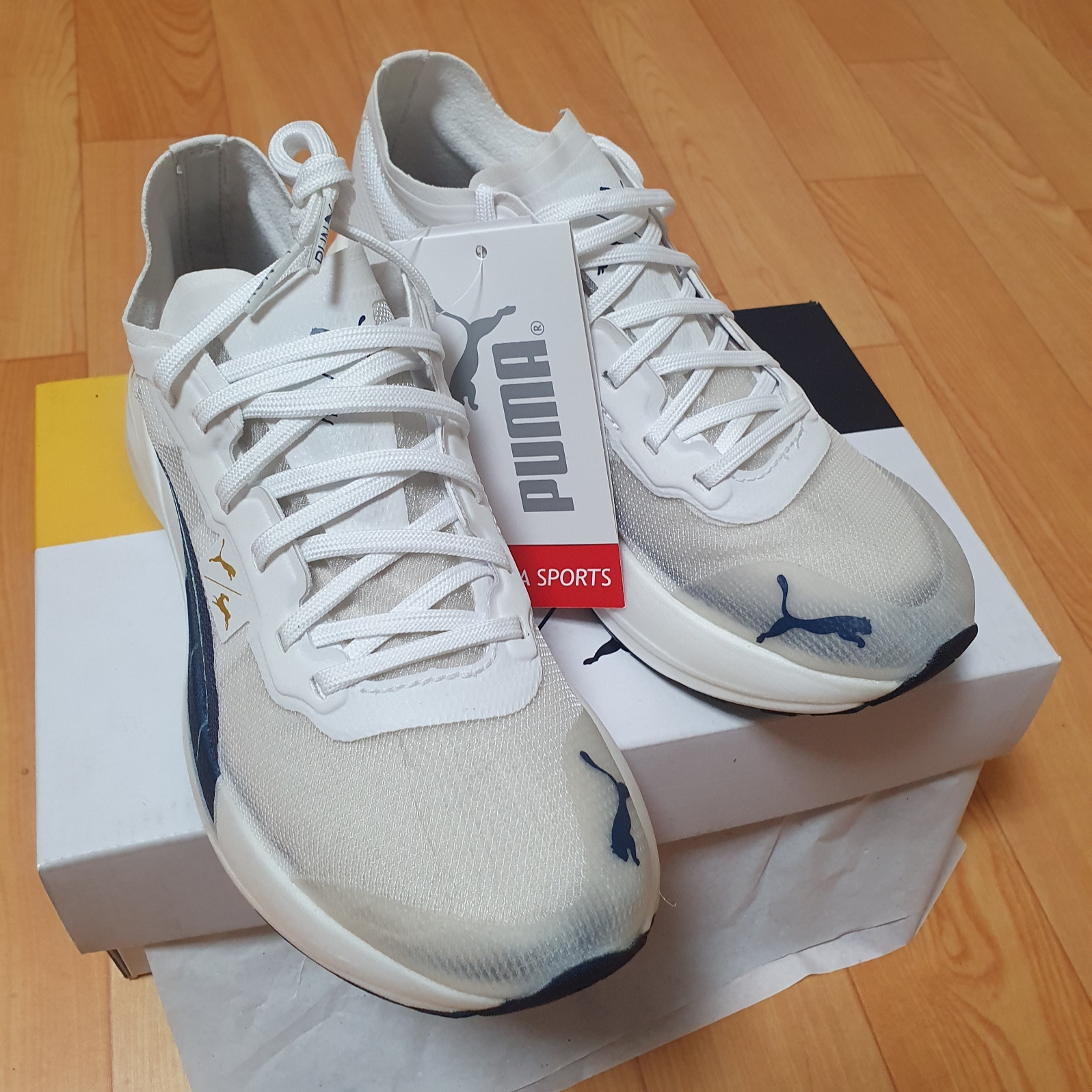 Puma x Tracksmith Deviate Nitro Elite Racer White Peacoat 착용 스타일 - 5