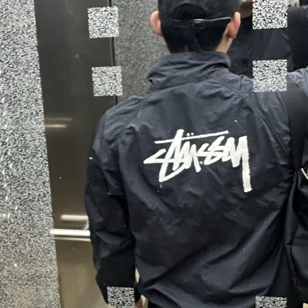 Nike x Stussy Windrunner Jacket Off Noir 착용 스타일 - 2