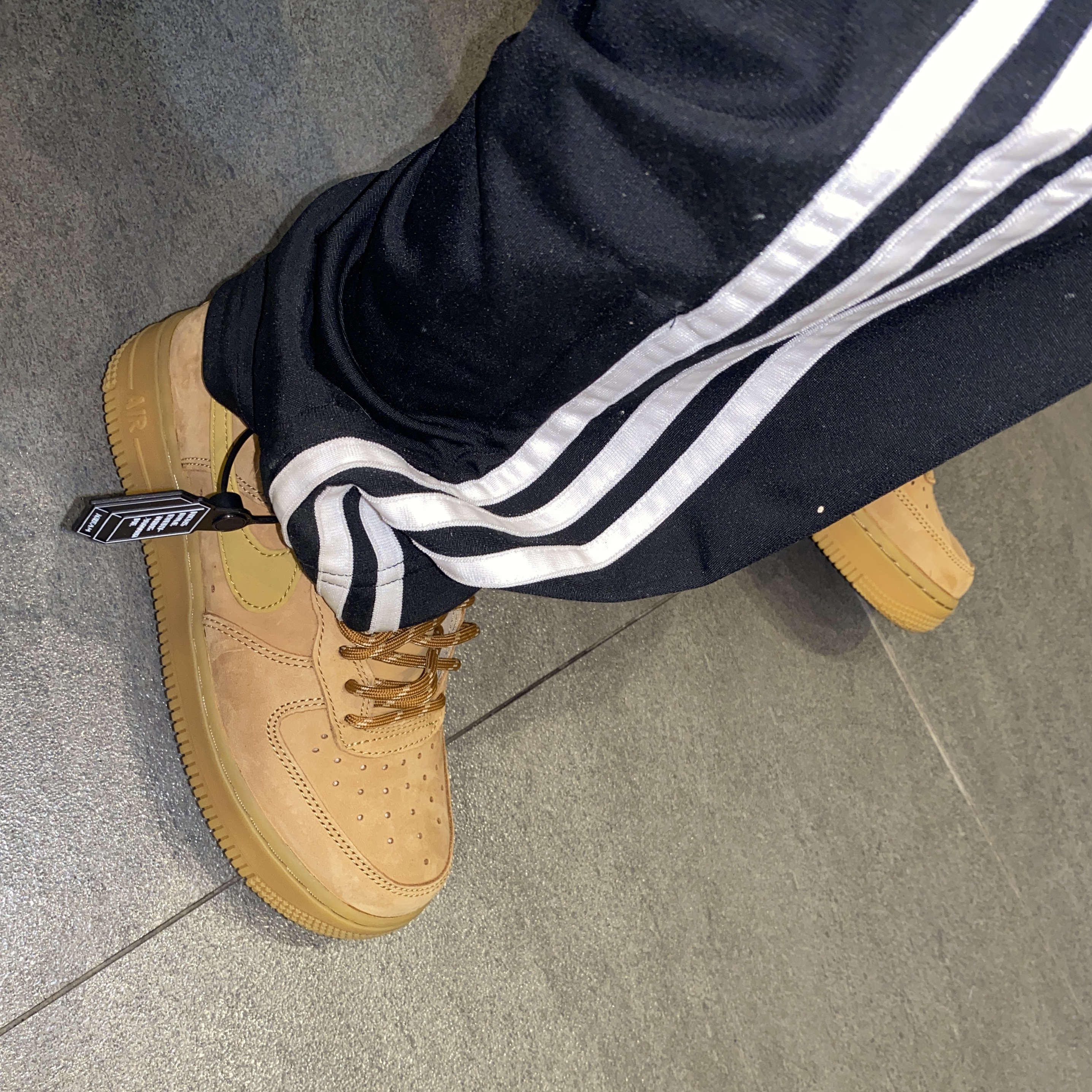 Nike Air Force 1 '07 WB Flax 착용 스타일