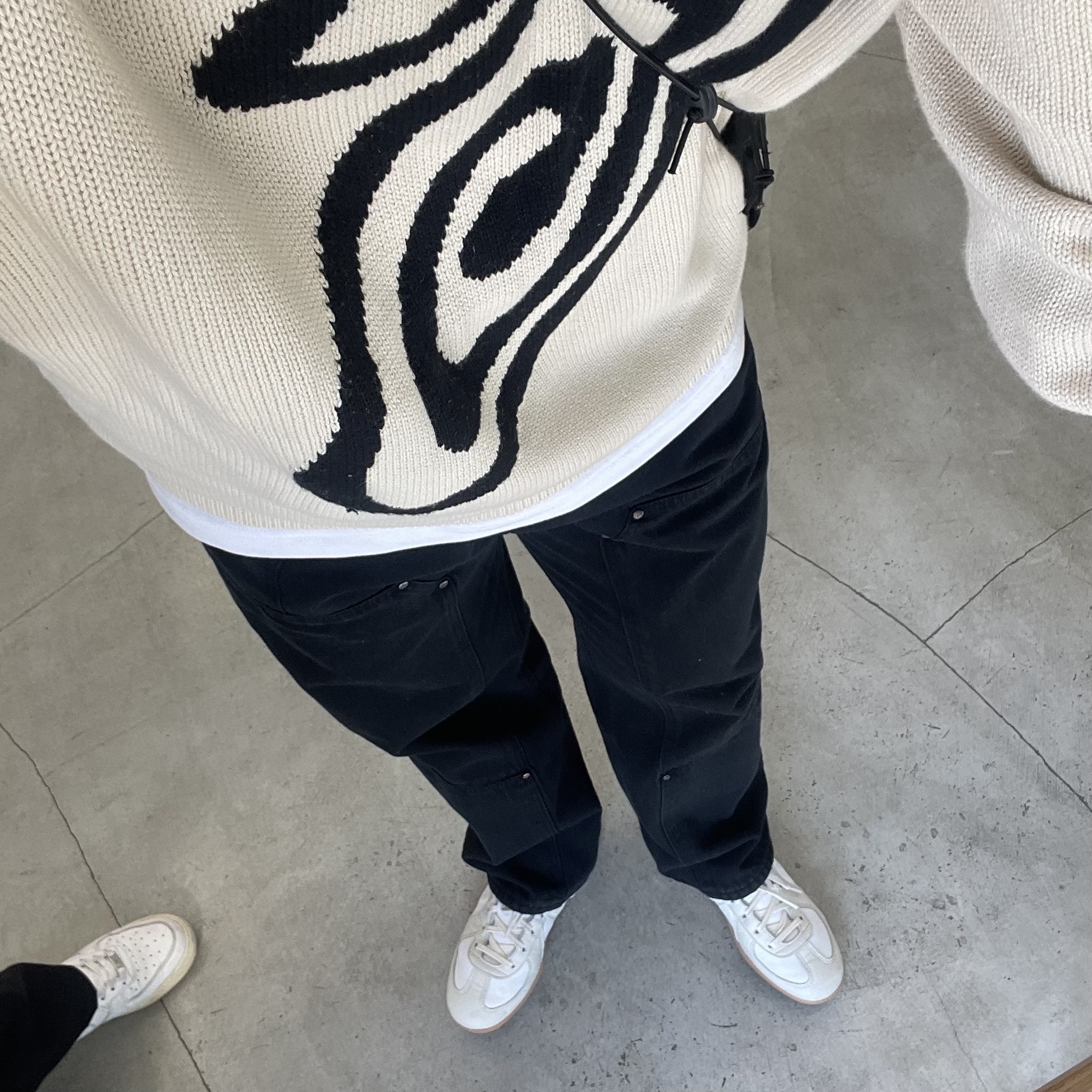 Stussy Curly S Sweater Natural 착용 스타일