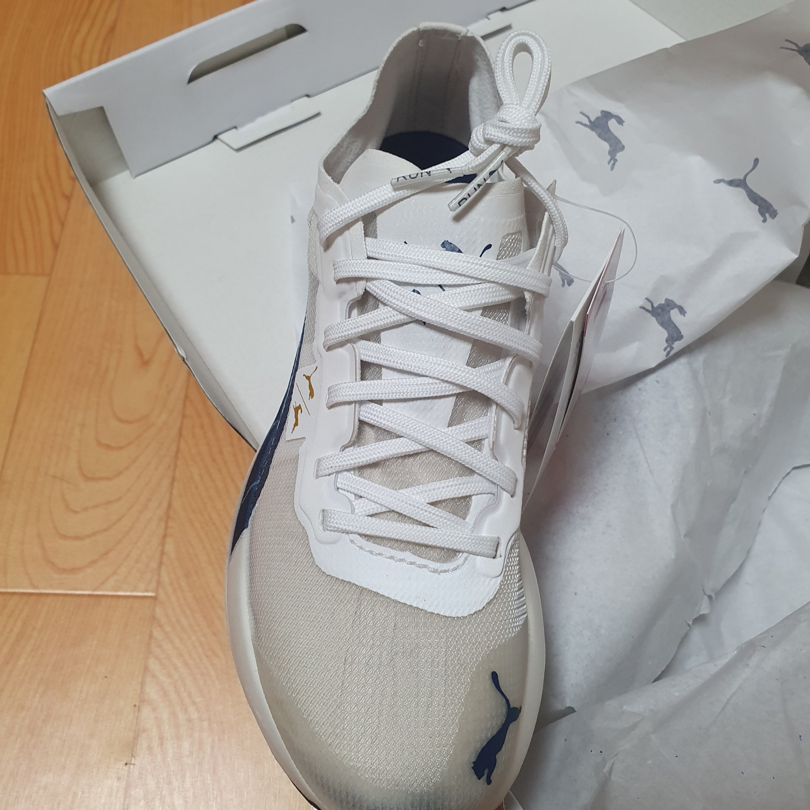 Puma x Tracksmith Deviate Nitro Elite Racer White Peacoat 착용 스타일 - 4