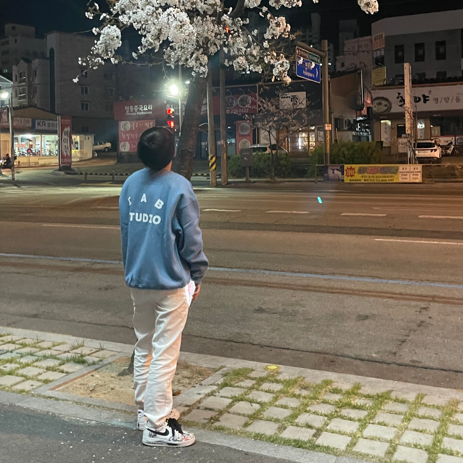 IAB Studio Crewneck Sky Blue, Nike x Peaceminusone Air Force 1 Low Para-Noise 2.0 착용 스타일