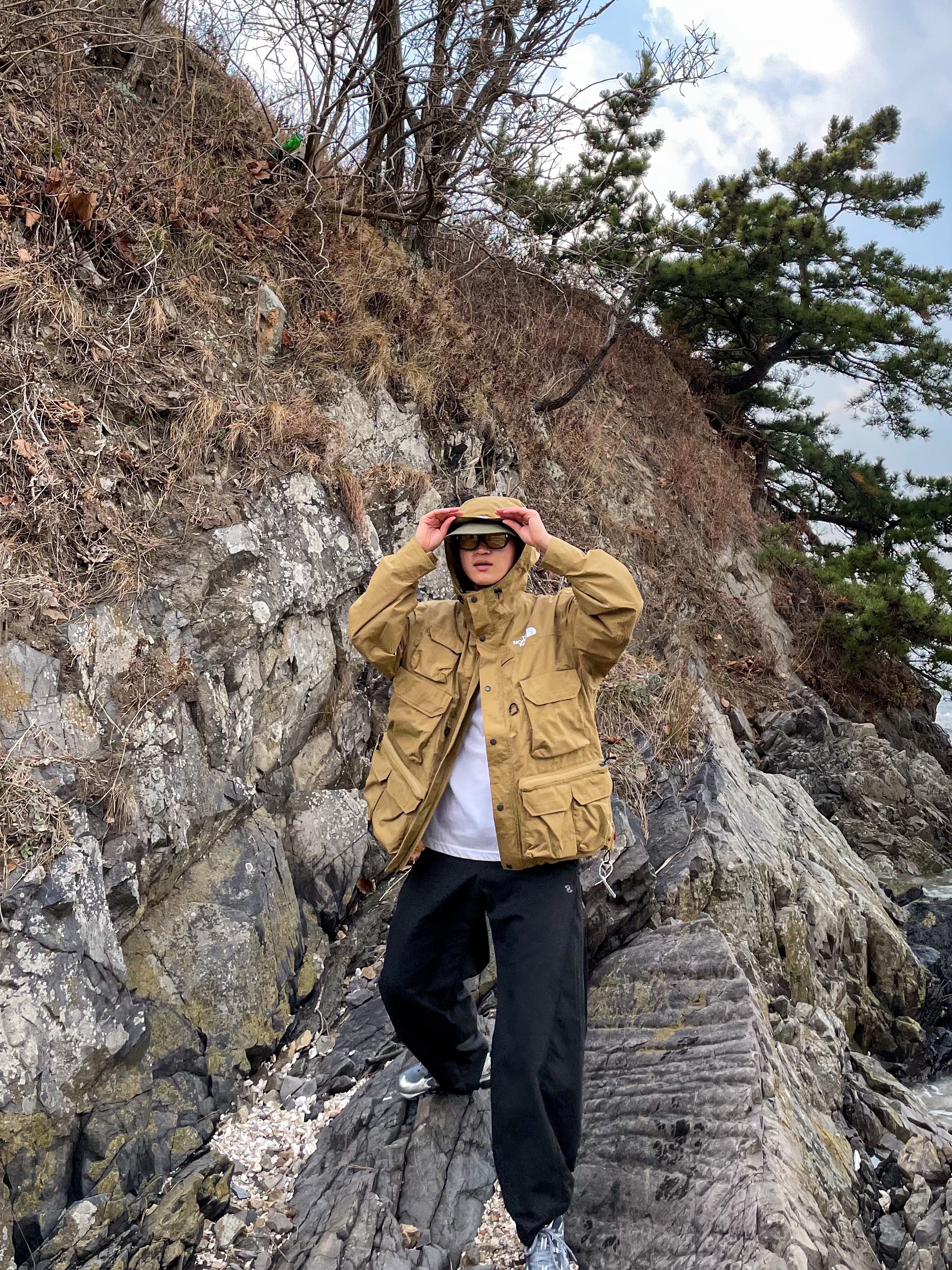 Supreme x The North Face Cargo Jacket Gold - 20SS 착용 스타일 - 2