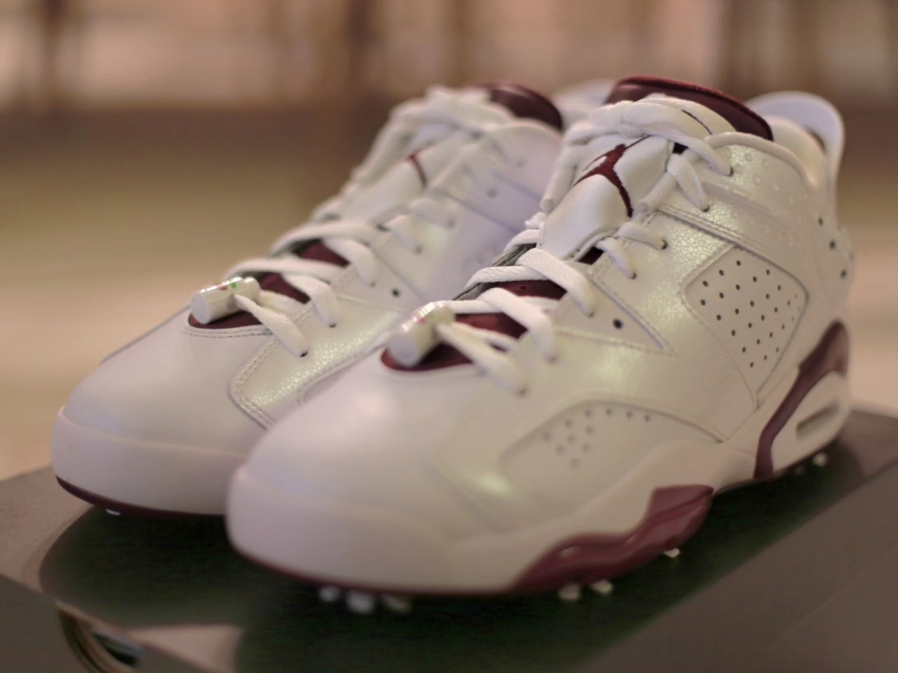 Jordan 6 Retro Low Golf White and Bordeaux 착용 스타일 - 2