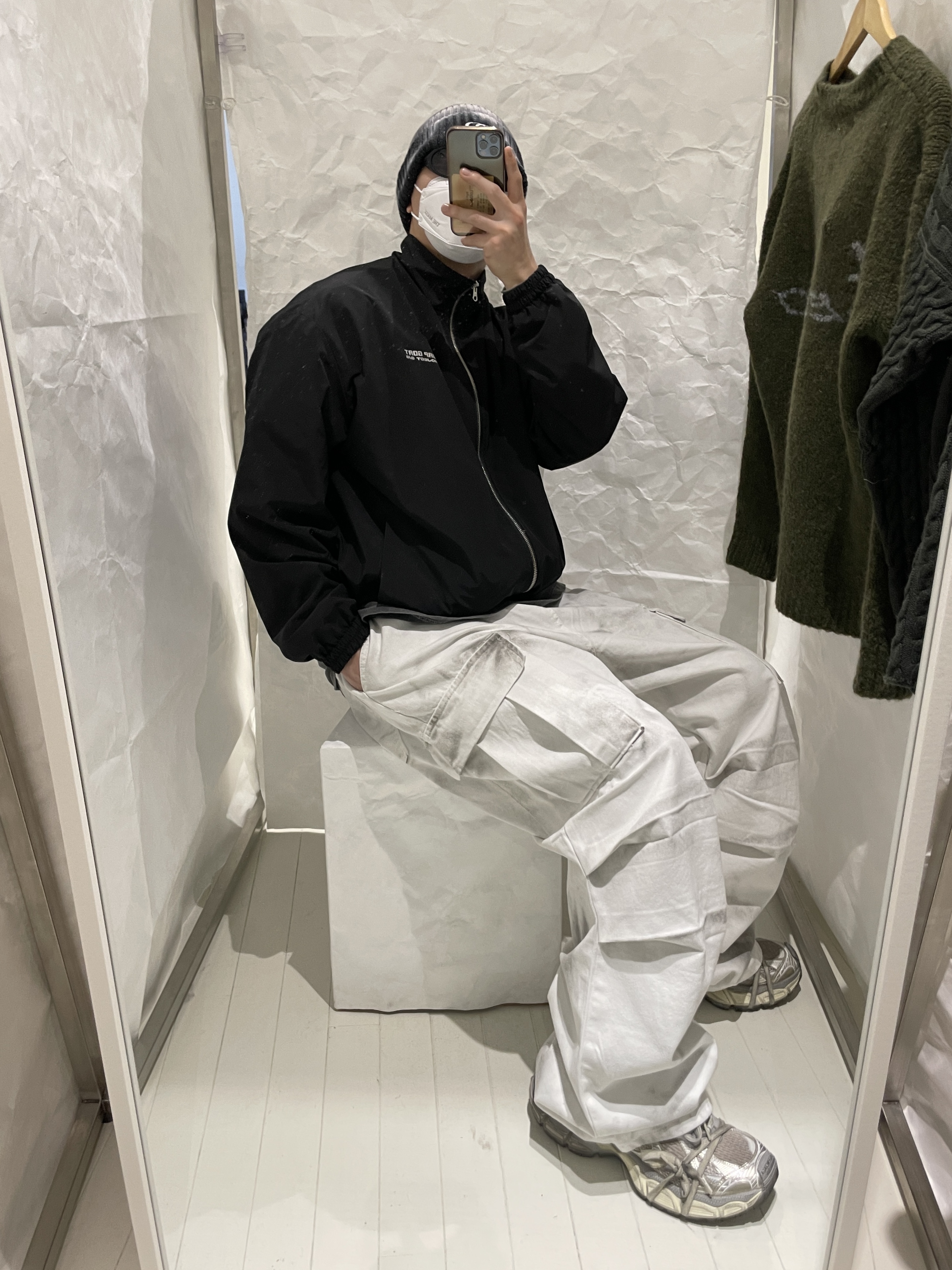 Balenciaga 3XL Sneakers Light Beige 착용 스타일 - 4