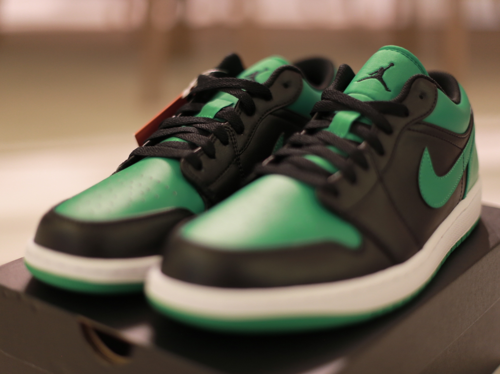 Jordan 1 Low Lucky Green 착용 스타일 - 2