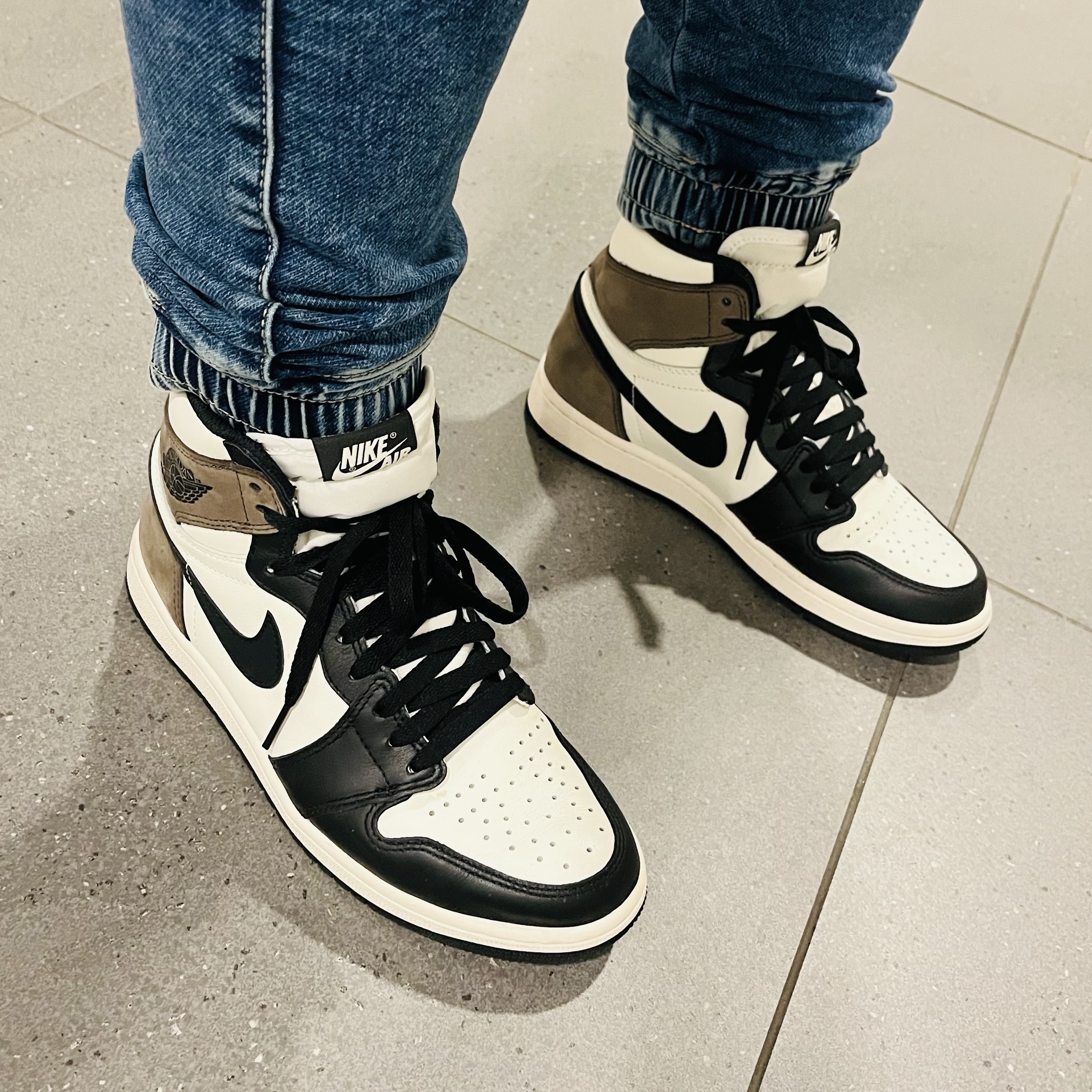 Jordan 1 Retro High OG Black Mocha 착용 스타일