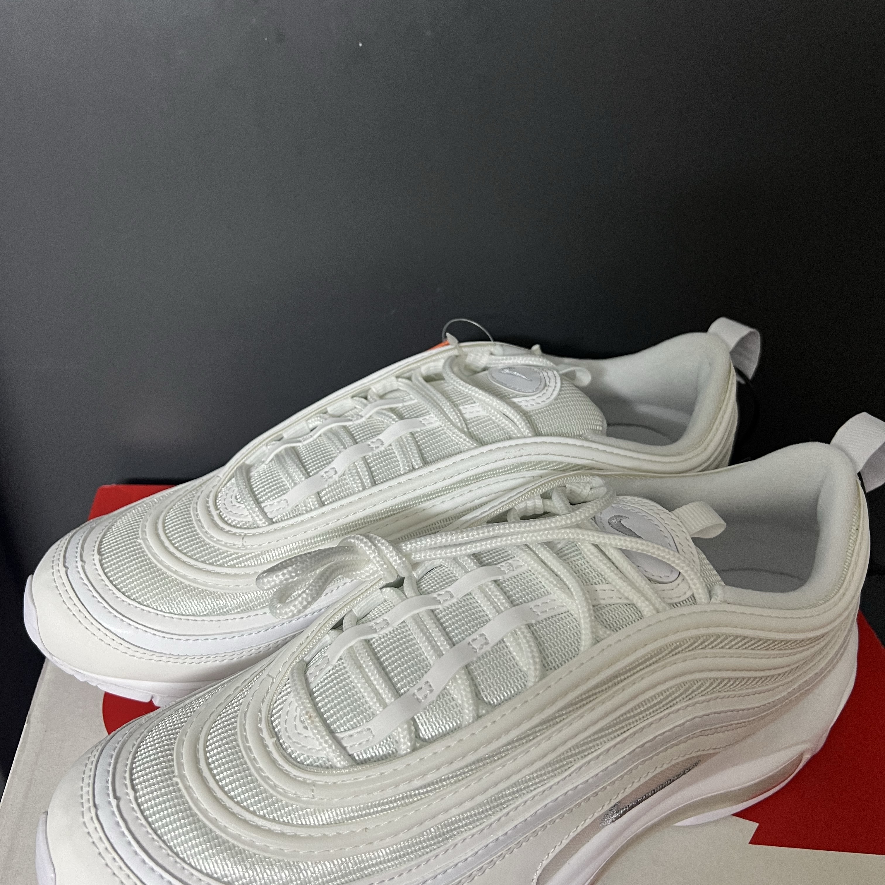 Nike Air Max 97 Triple White Wolf Grey 착용 스타일 - 1