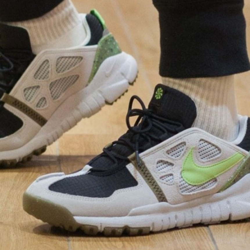 Nike Free Terra Vista Next Nature Grey Fog Vivid Green 착용 스타일 - 1