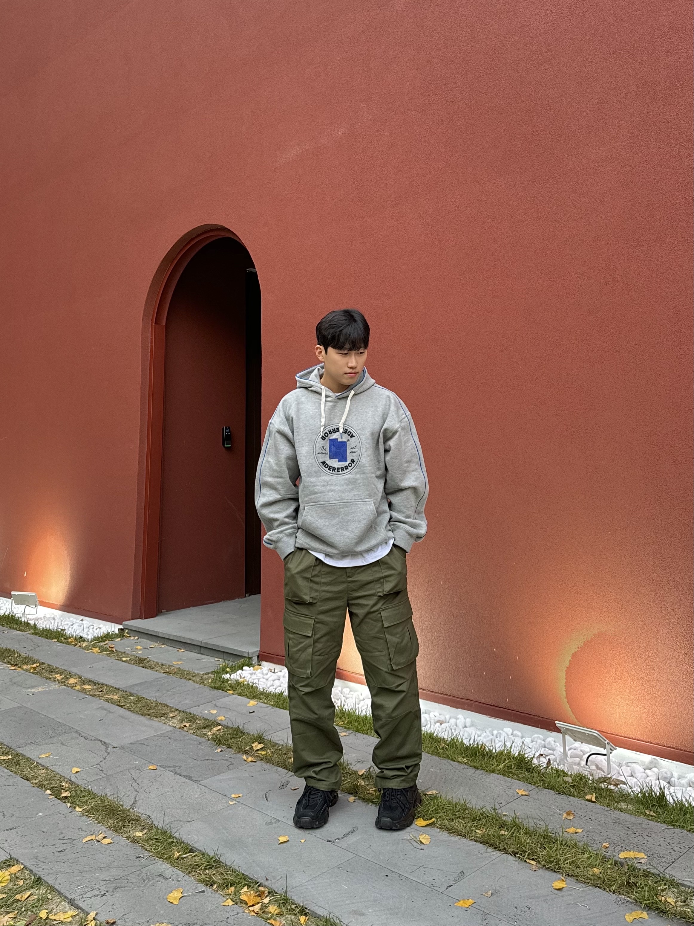 Converse x Ader Error Shapes Pullover Hoodie Vintage Grey Heather 착용 스타일