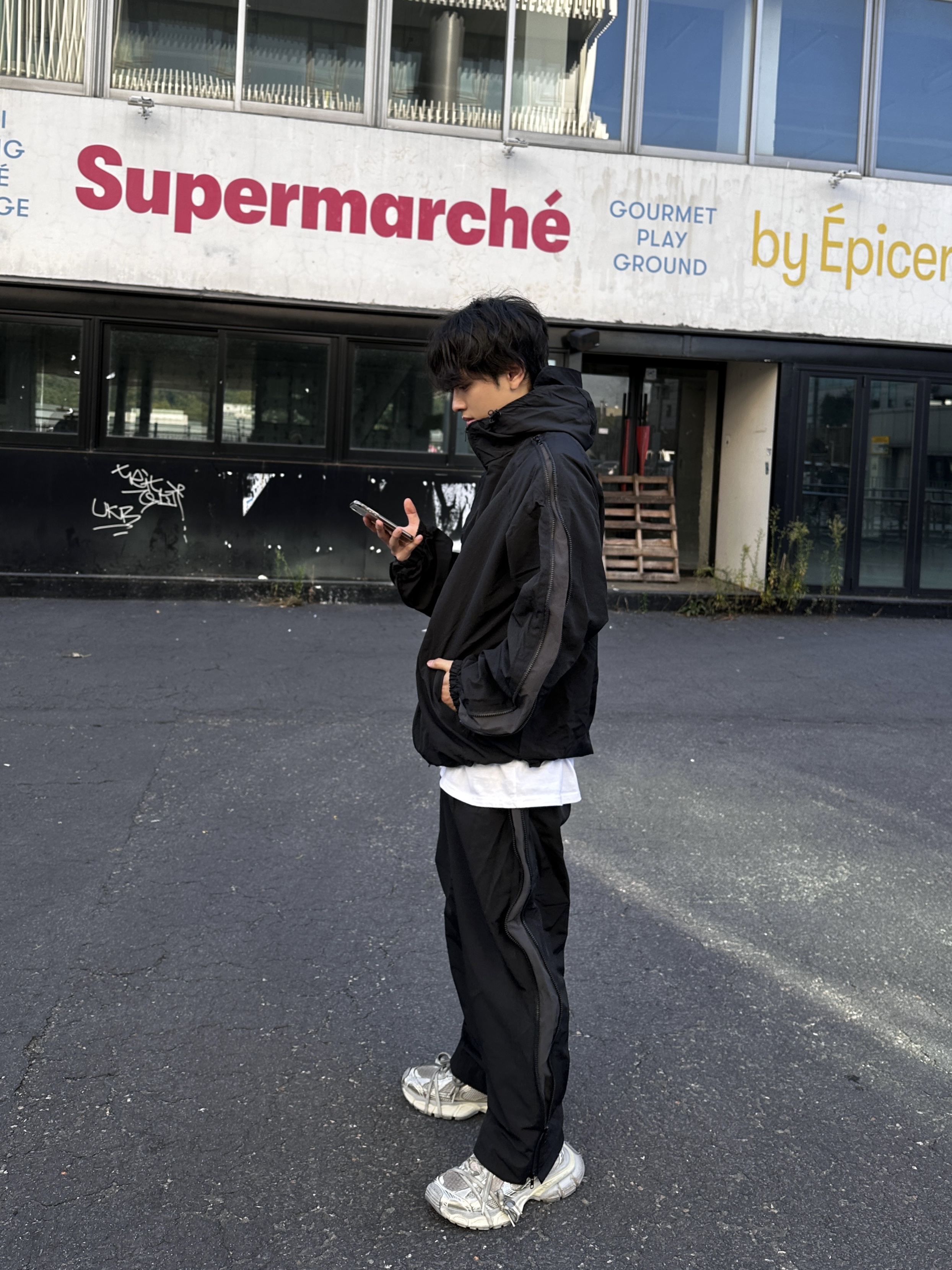 Balenciaga 3XL Sneakers Light Beige 착용 스타일 - 9