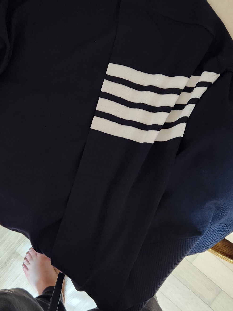Thom Browne Fine Merino Wool Stitch 4-Bar Classic Crewneck Pullover Knit Navy 착용 스타일 - 2