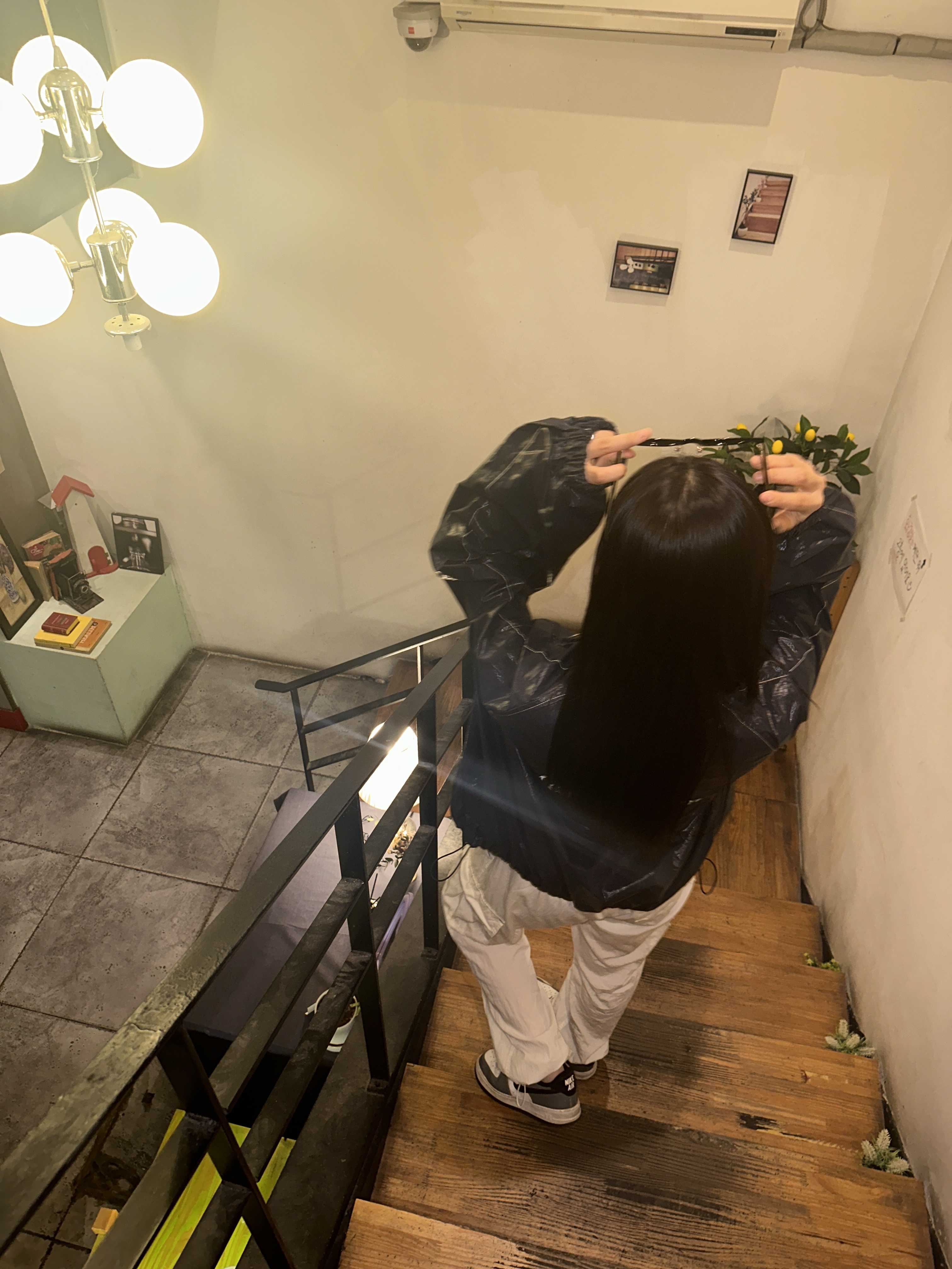 (W) Matin Kim Logo Coating Jumper Black, (W) Matin Kim Logo Coating Jumper Ivory 착용 스타일 - 2