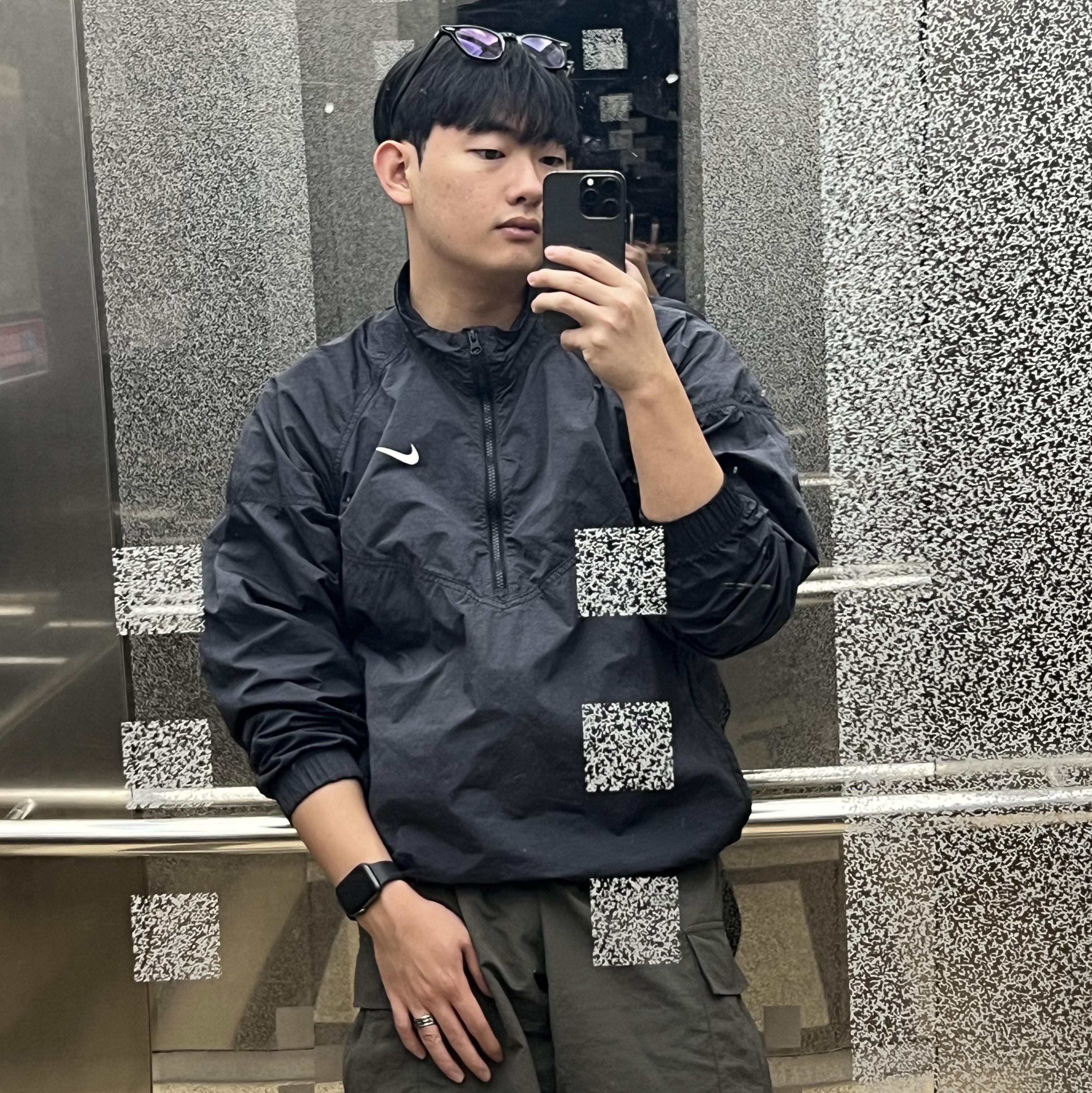Nike x Stussy Windrunner Jacket Off Noir 착용 스타일 - 1