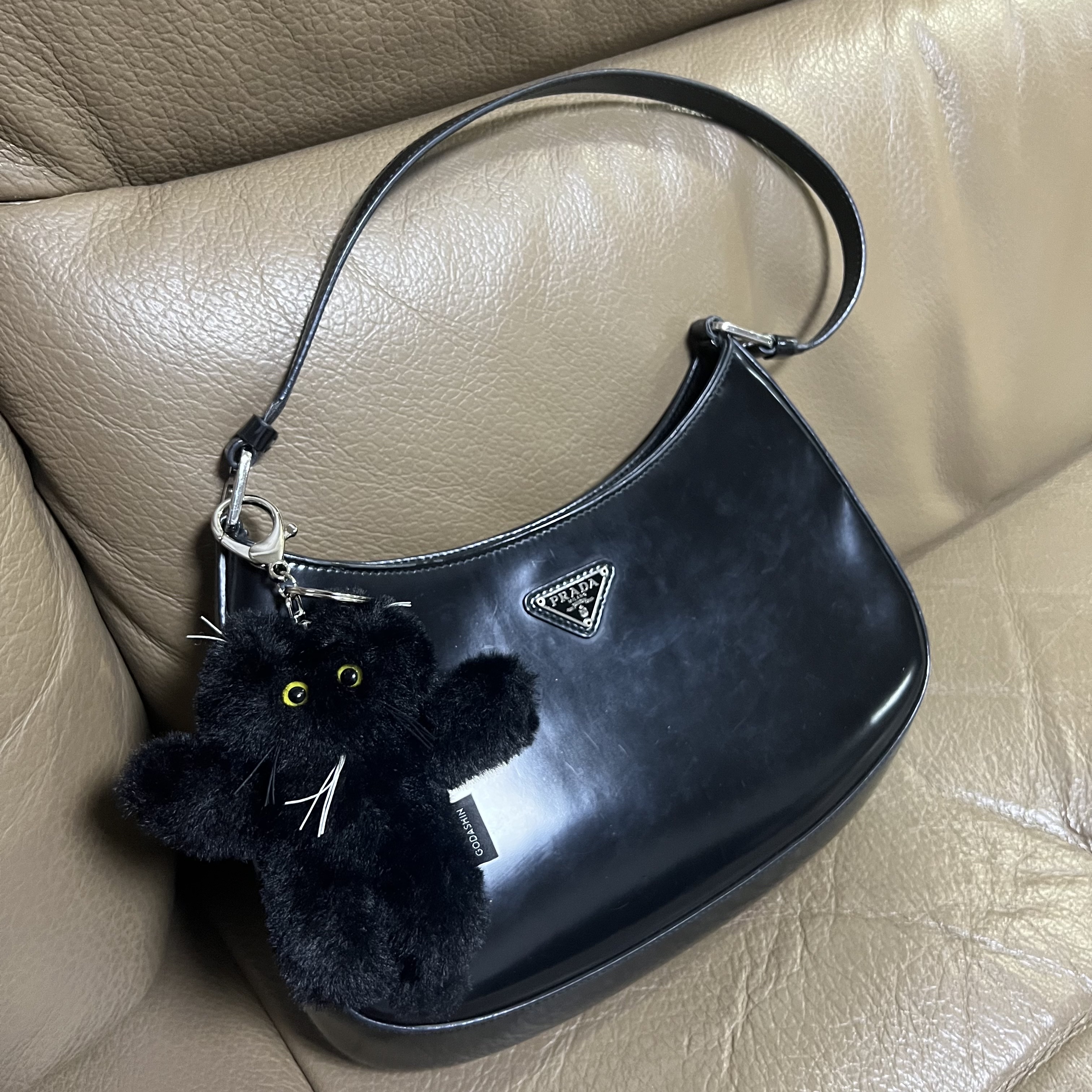 Monamhee x 10 Corso Como Bianco Keyring Black, Godashin Cats Keyring Grey 착용 스타일 - 4
