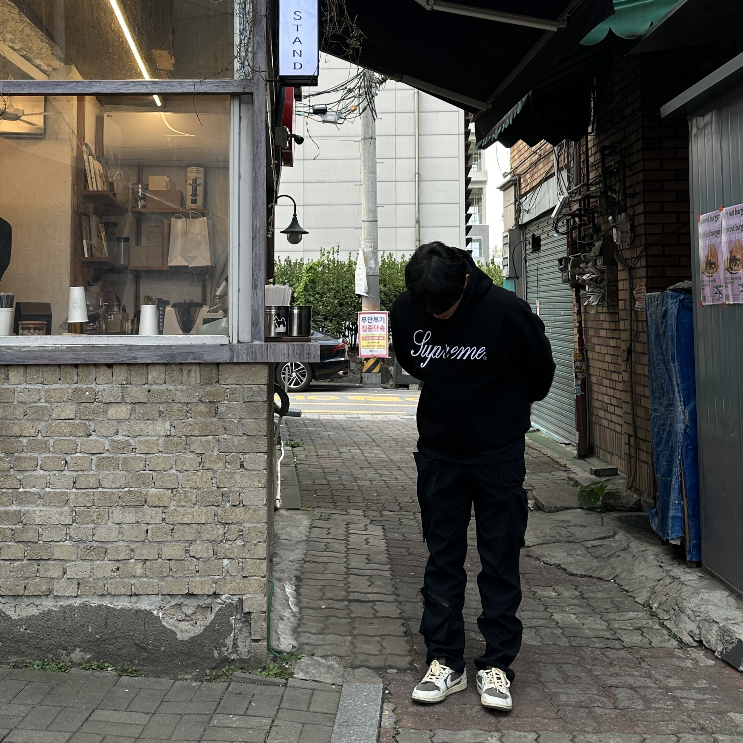 Supreme Raised Script Hooded Sweatshirt Black - 23FW, Undermycar Bucky Multi Pocket Dynamic Pants Rookie Black - 22SS 착용 스타일