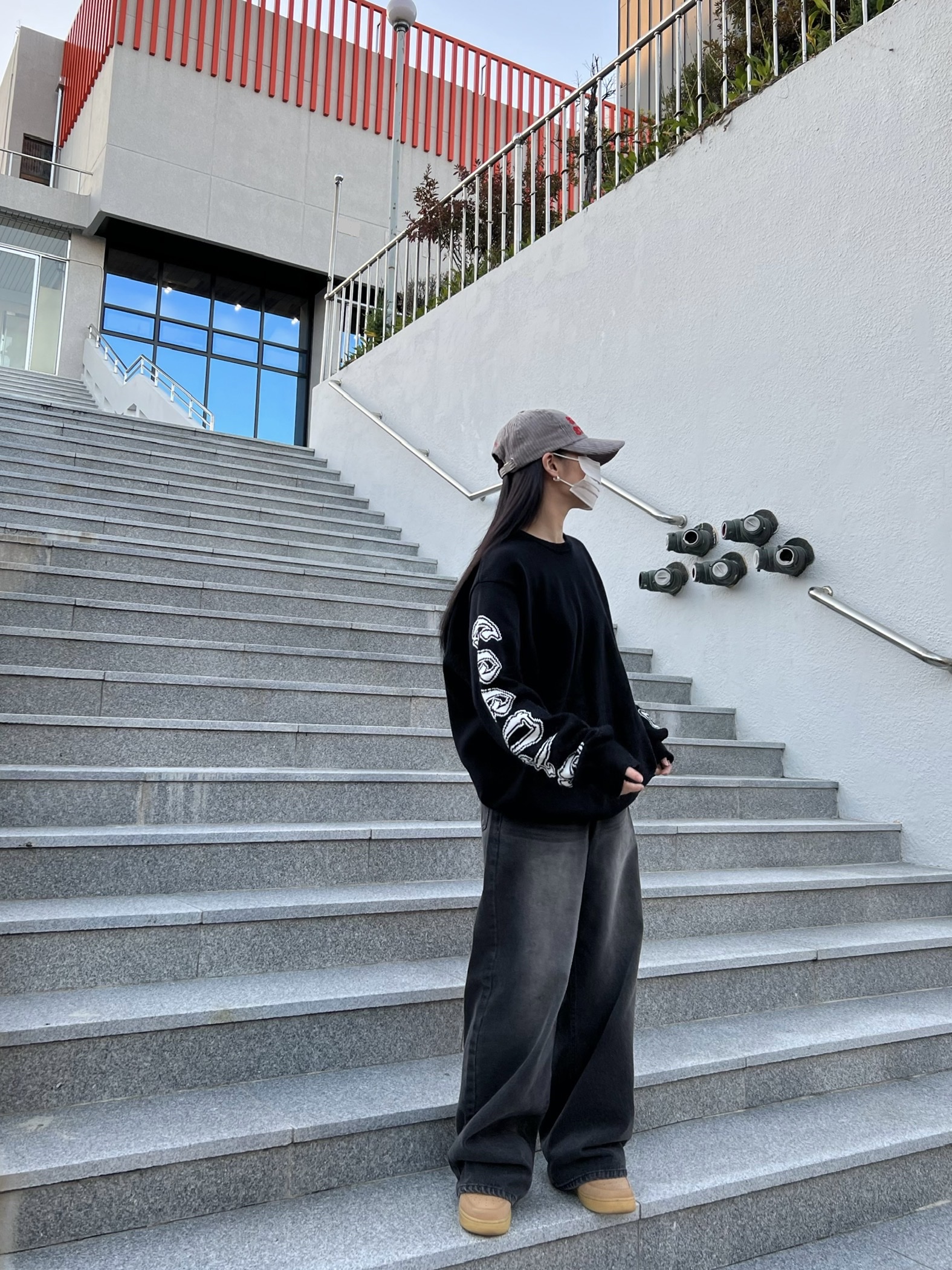 Stussy Sleeve Logo Sweater Black, Nike Air Force 1 '07 WB Flax 착용 스타일 - 3