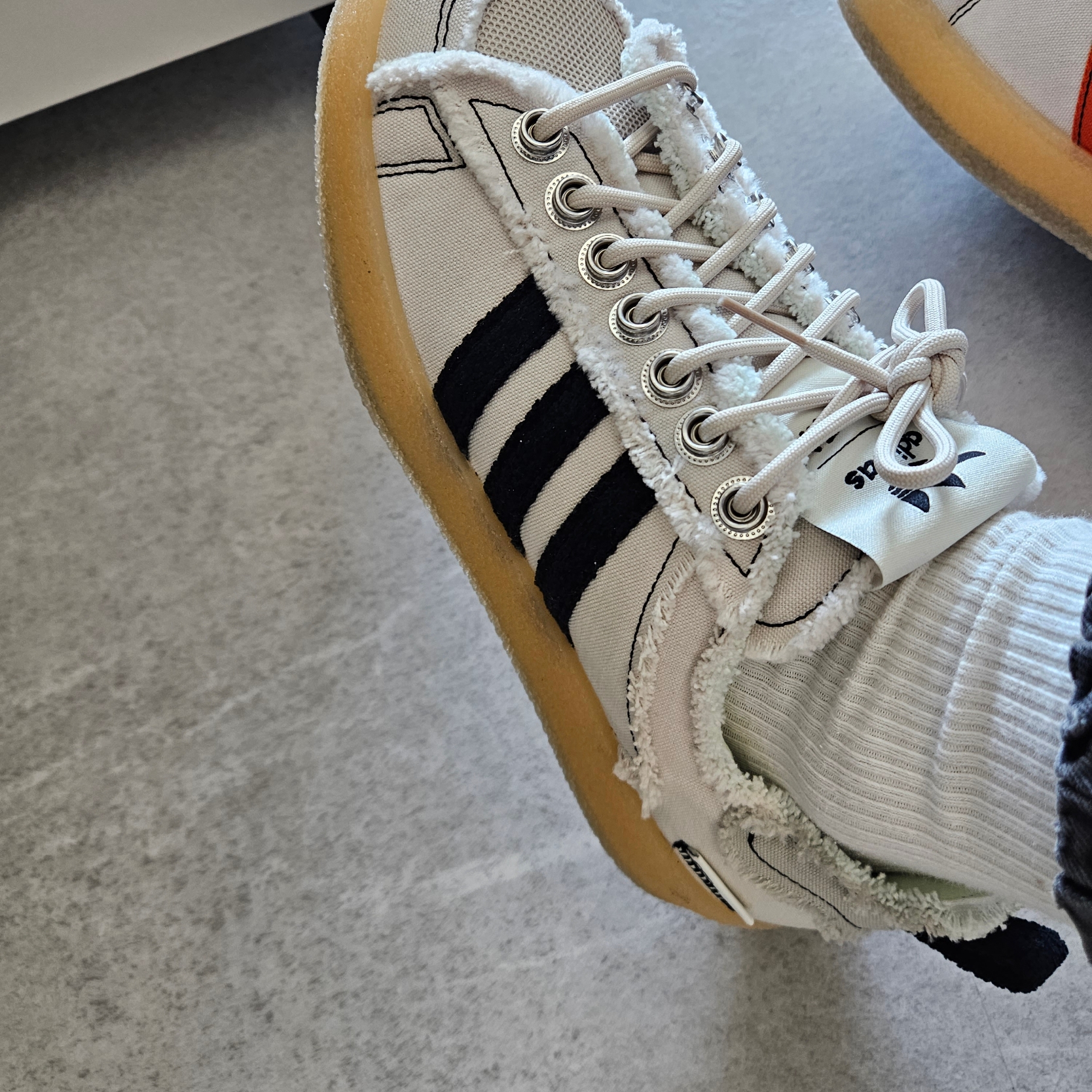 Adidas x Song for the Mute Campus 80s Bliss Core Black 착용 스타일 - 2